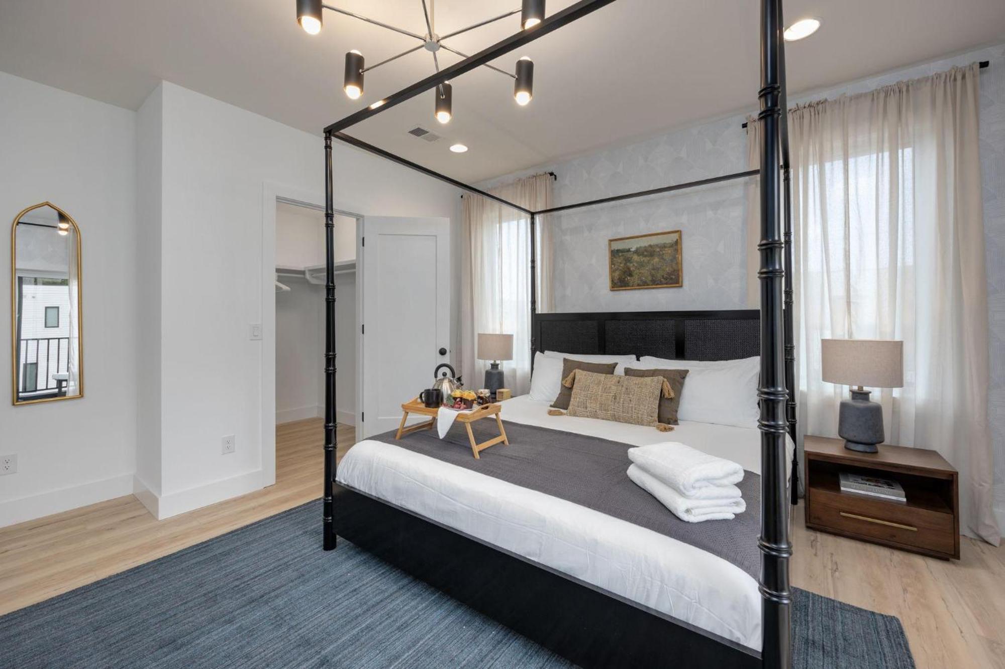 Holiday home - 1400 Napoleon St. *