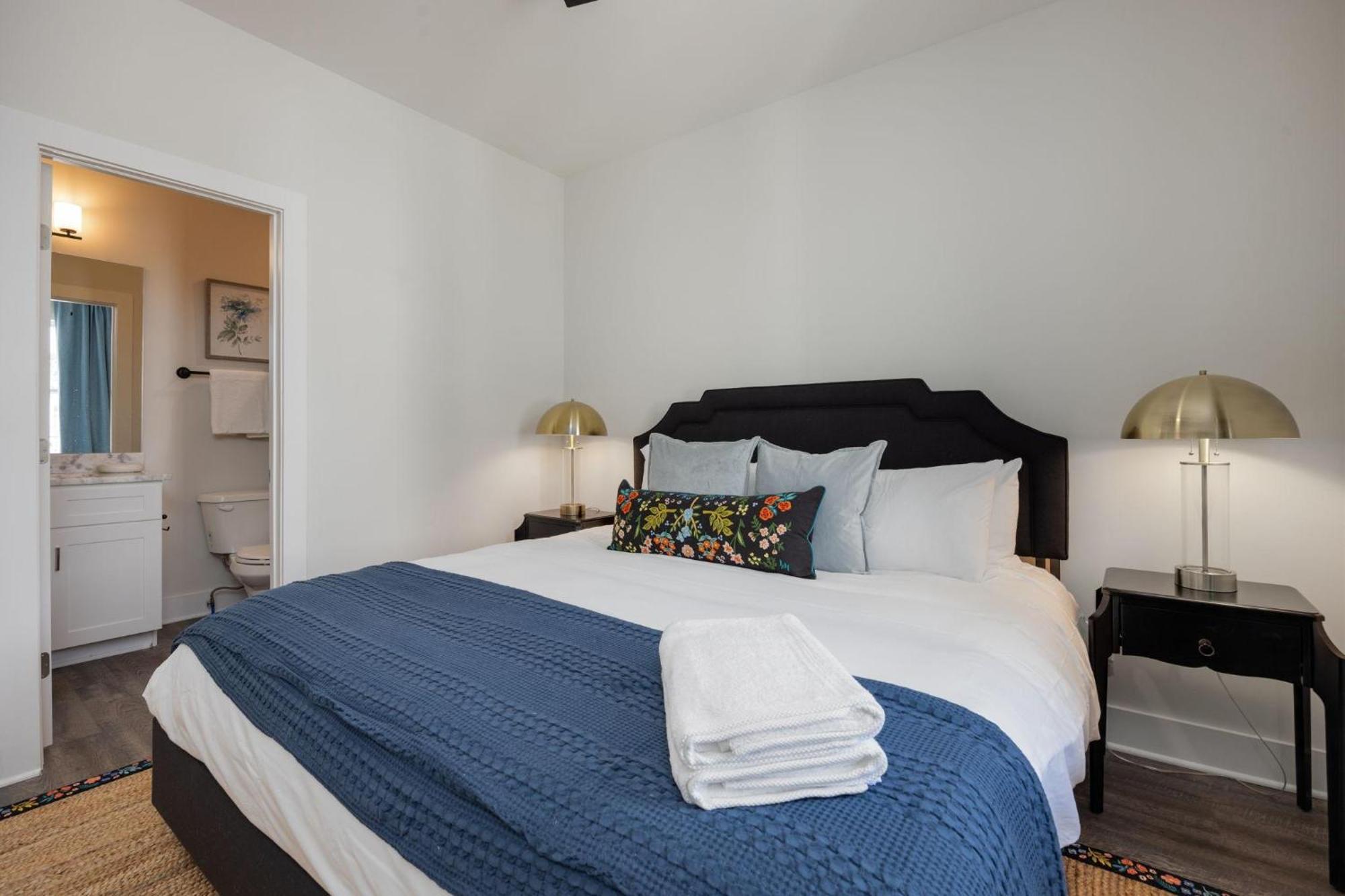 Southern & Style-2 Townhomes-7 Mins To Broadway *