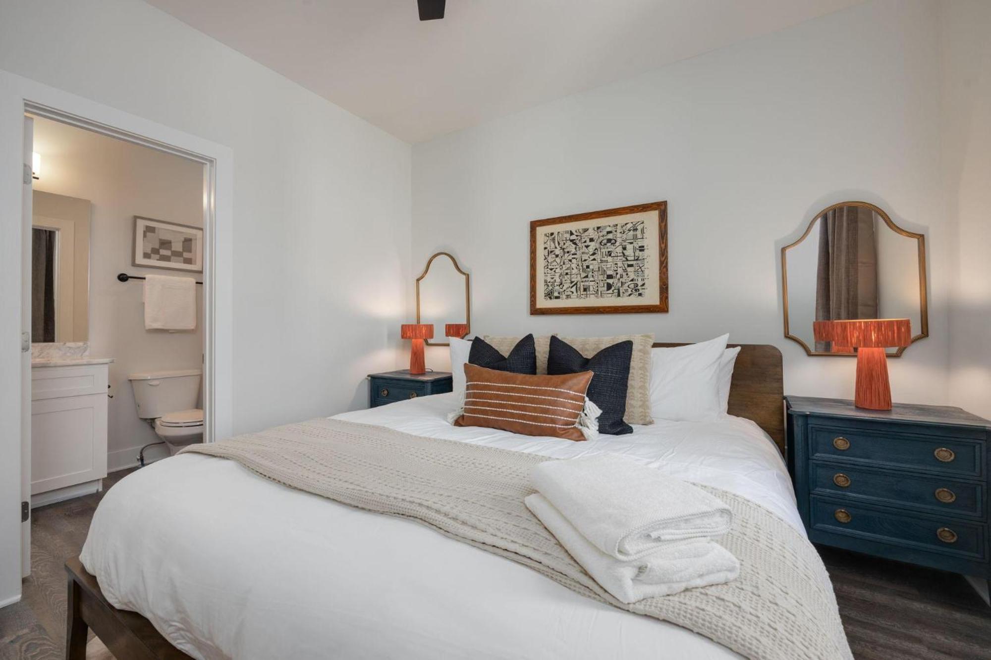 Southern & Style-2 Townhomes-7 Mins To Broadway Holiday home Nashville