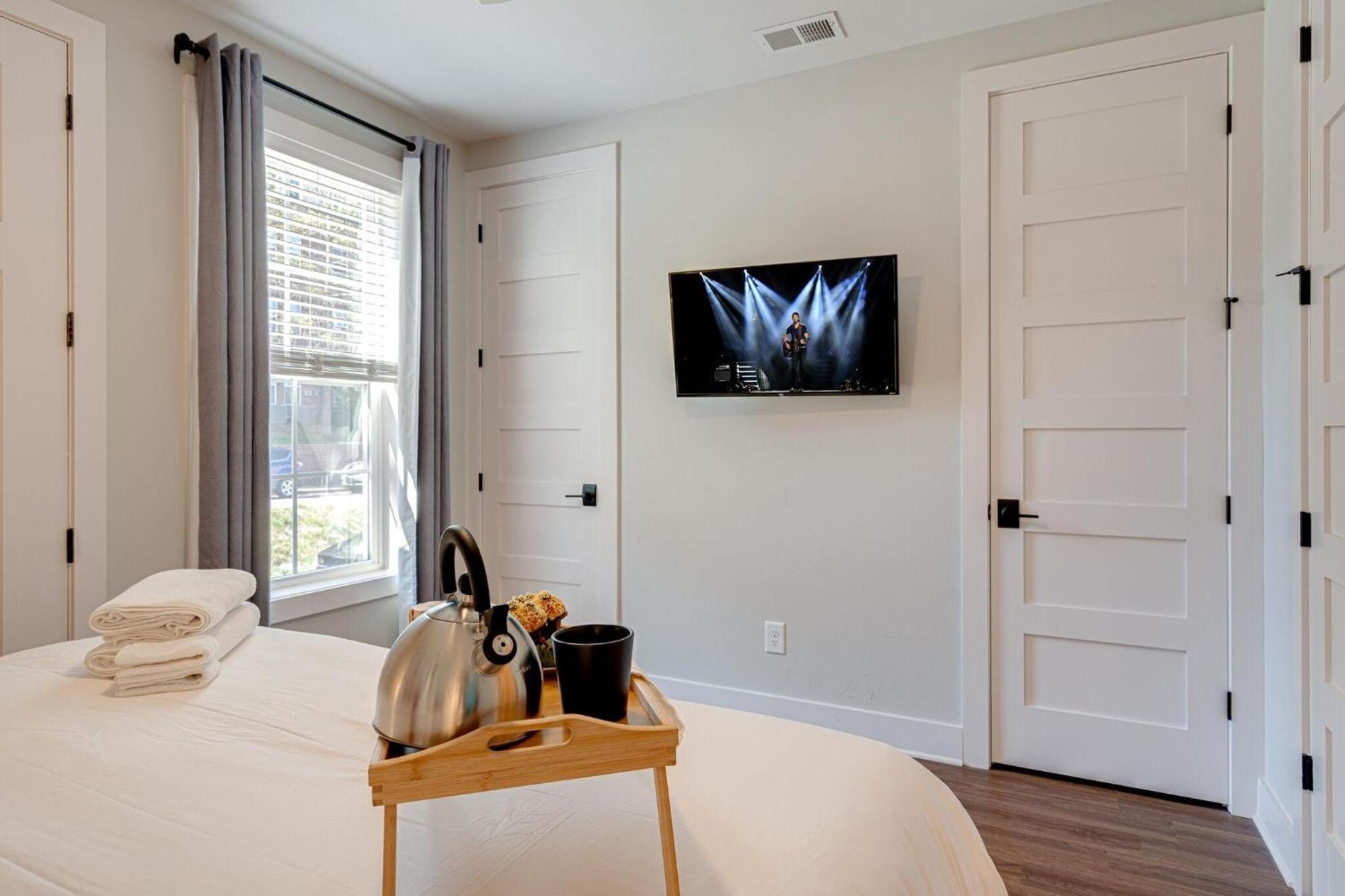 Merry Melrose - Rooftop Patio - 5 Mins To Broadway Holiday home