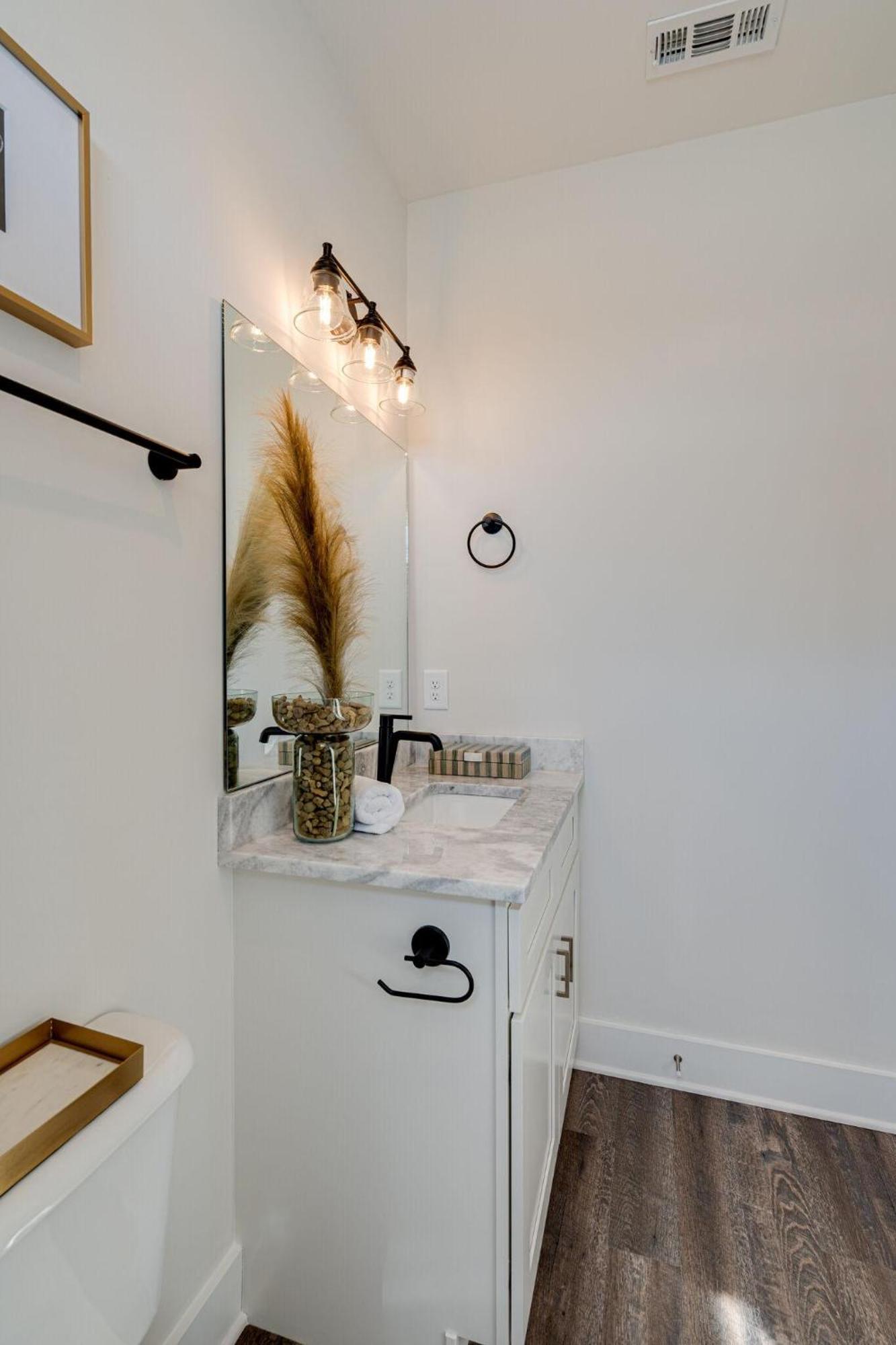 Holiday home - 5623 Lenox Ave *