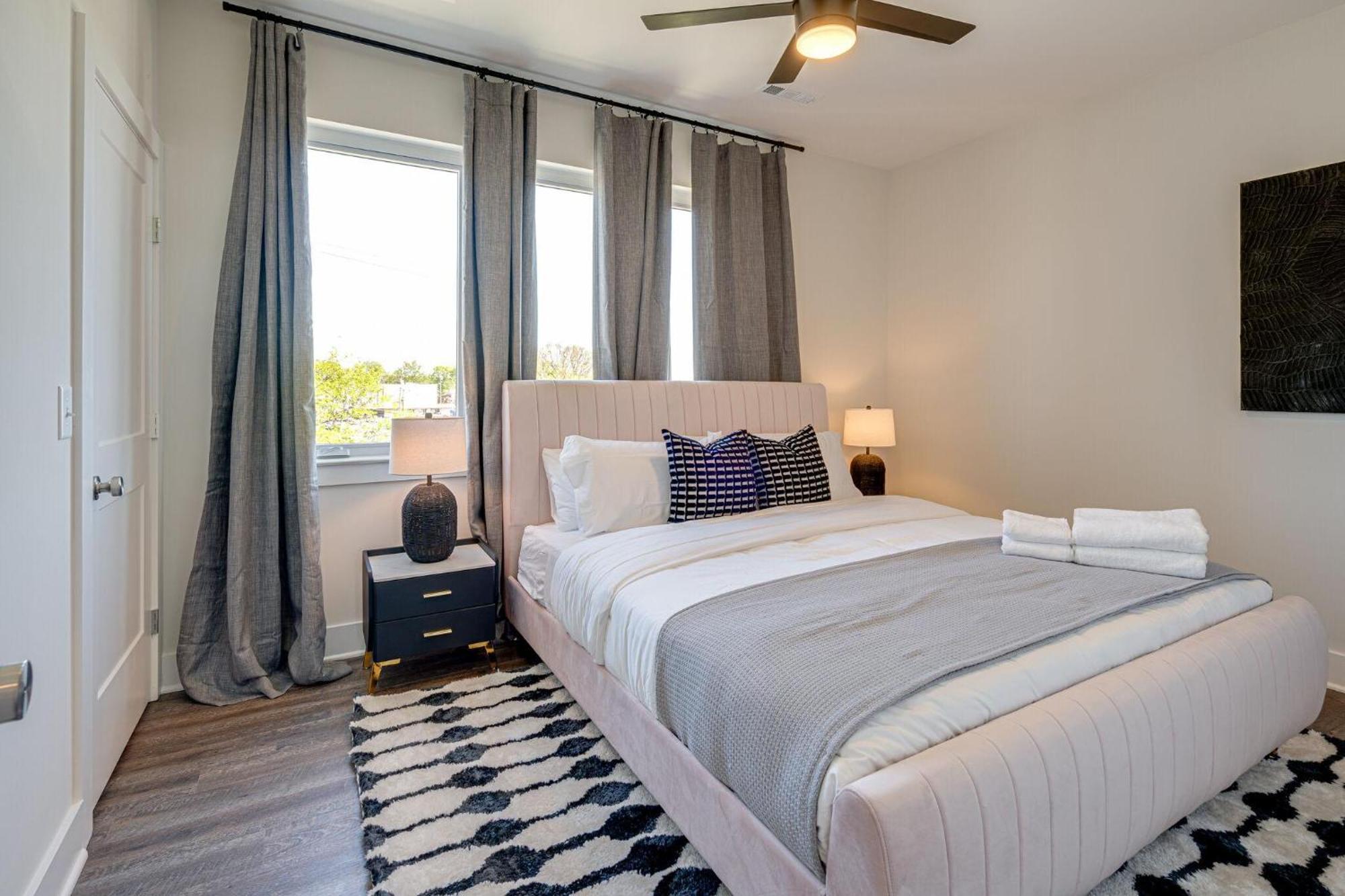 Hotel - 5629 Lenox Ave 3*
