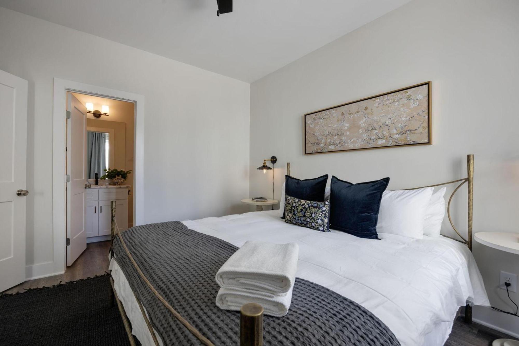 Holiday home Southern & Style-2 Townhomes-7 Mins To Broadway Nashville