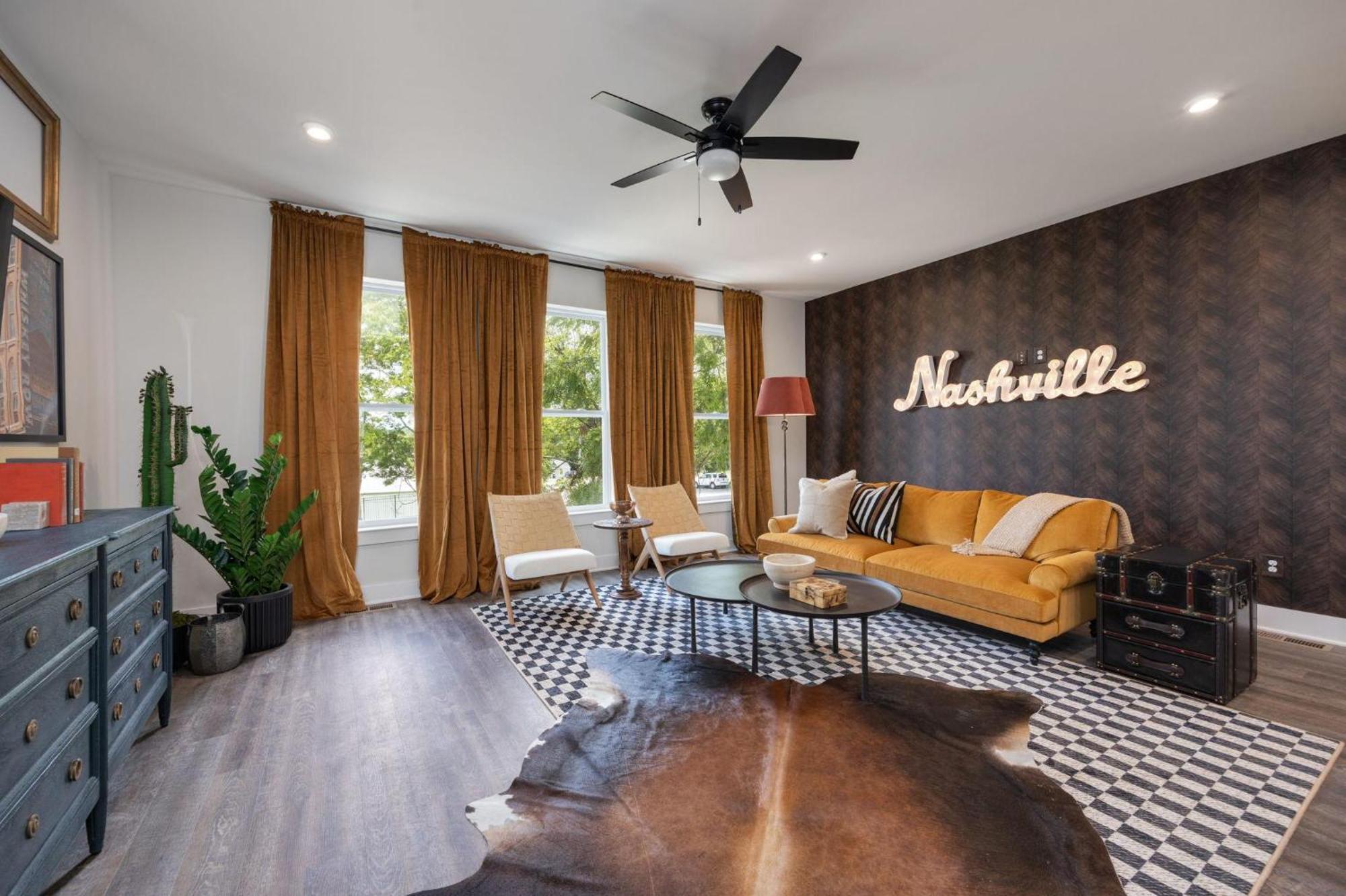 Southern & Style-2 Townhomes-7 Mins To Broadway Holiday home