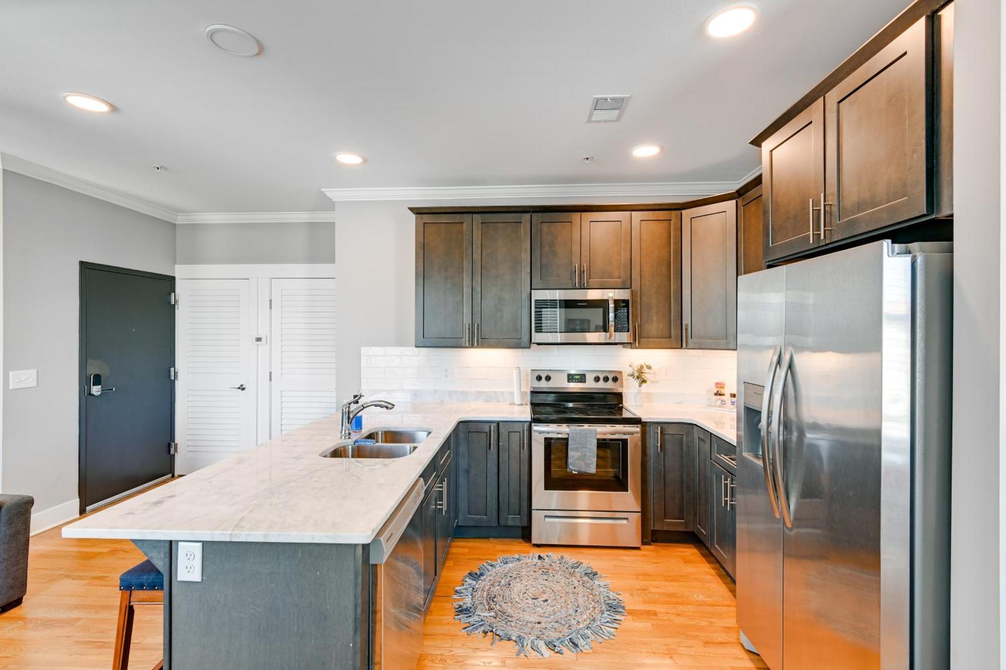 Modern Walk To Local Breweries! Apartment