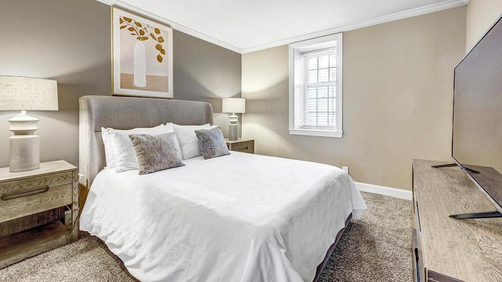 Landing Modern With Amazing Amenities Apartment