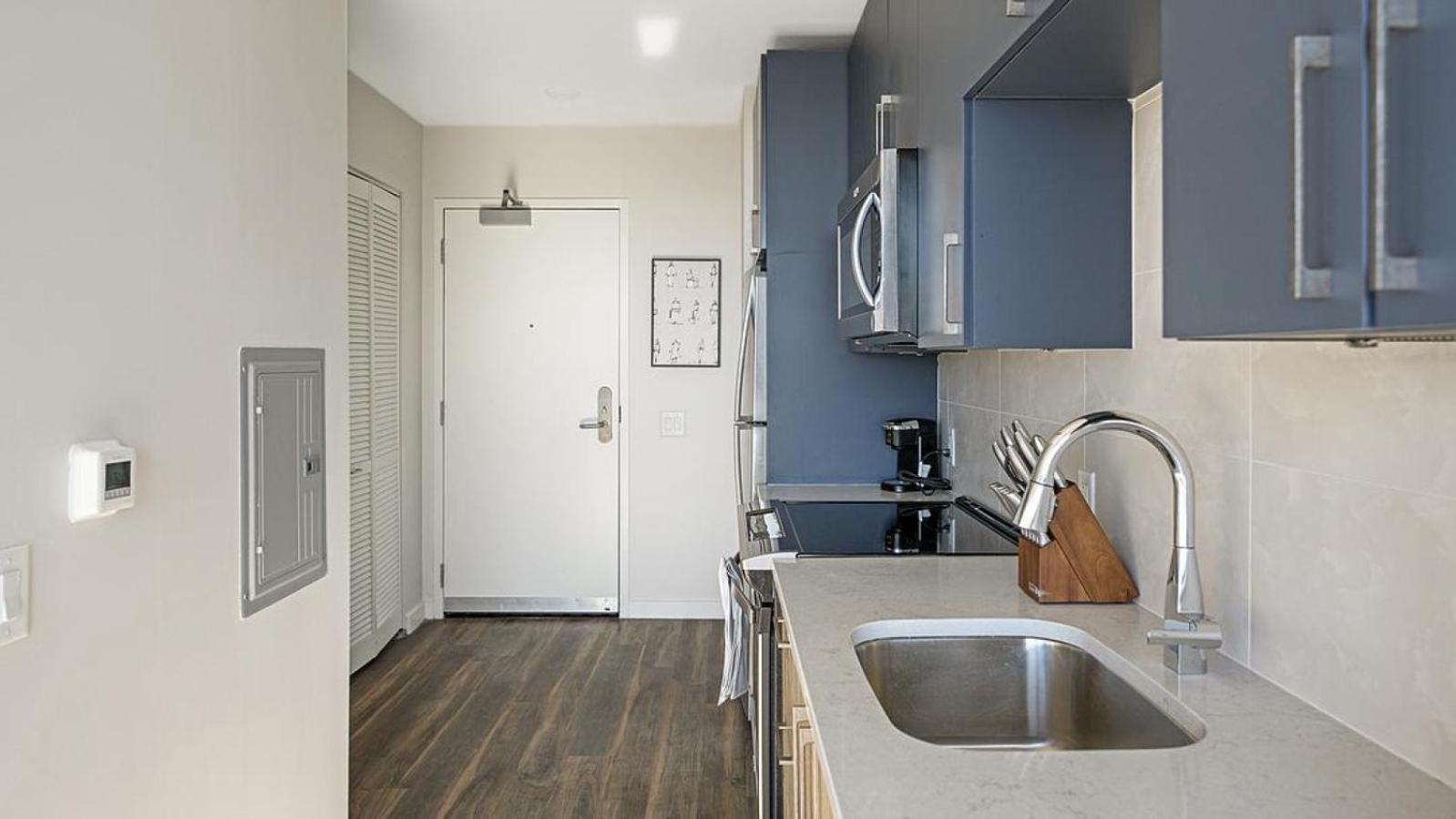 Apartment Landing Modern With Amazing Amenities Nashville