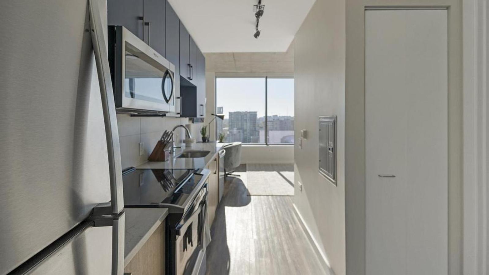 Apartment Landing Modern With Amazing Amenities