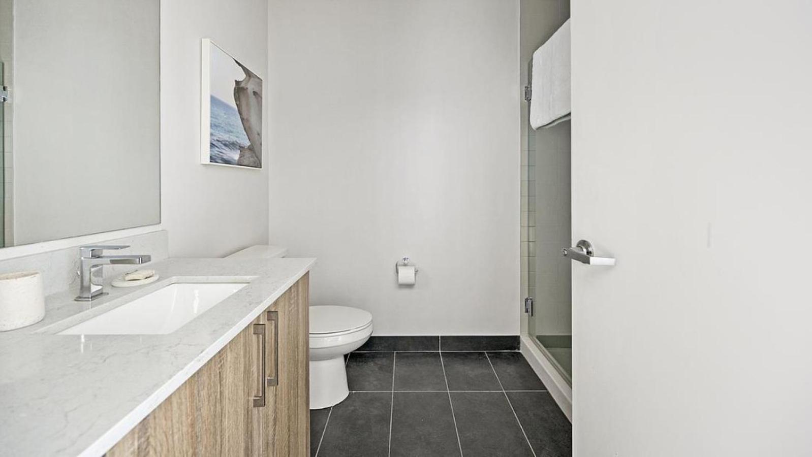 Apartment Landing Modern With Amazing Amenities Nashville