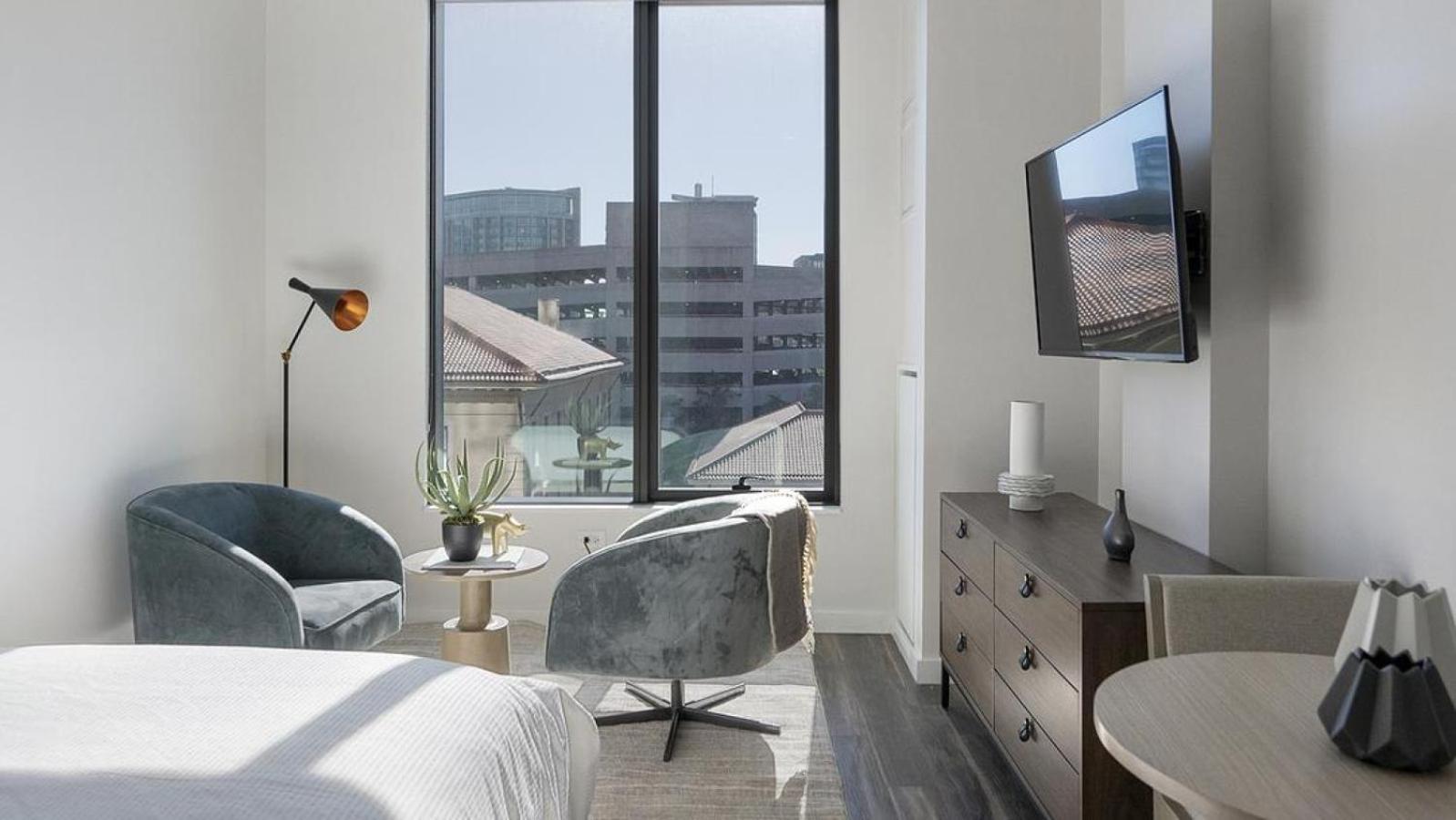 Landing - Modern With Amazing Amenities *