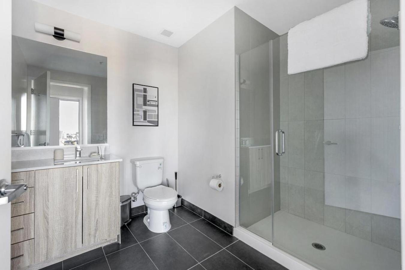 Landing - Modern With Amazing Amenities Apartment
