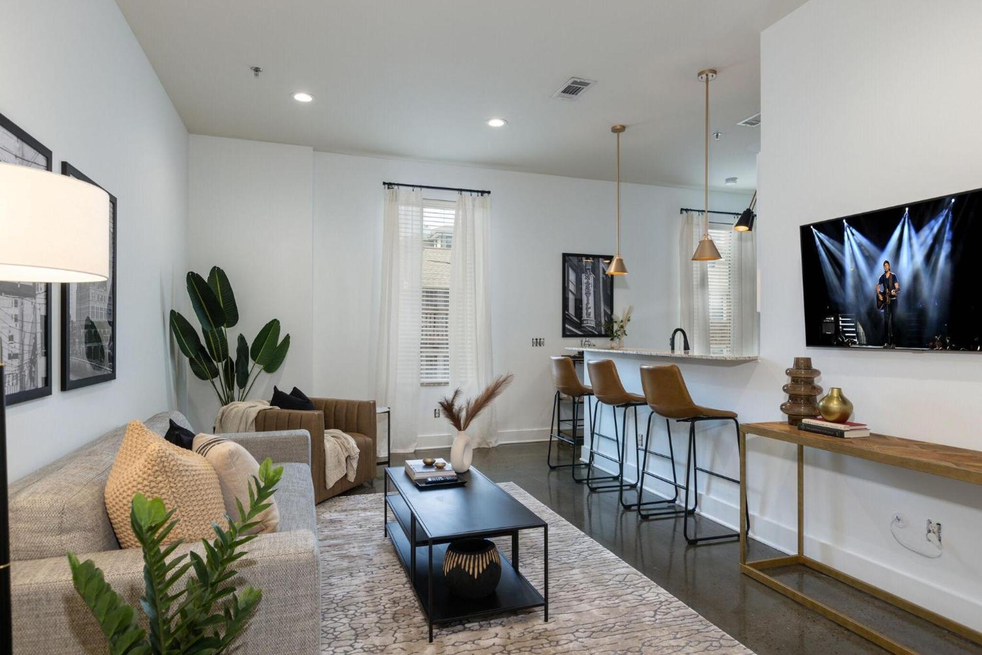 Lofts At 30th - Corner Elegance - In Midtown *