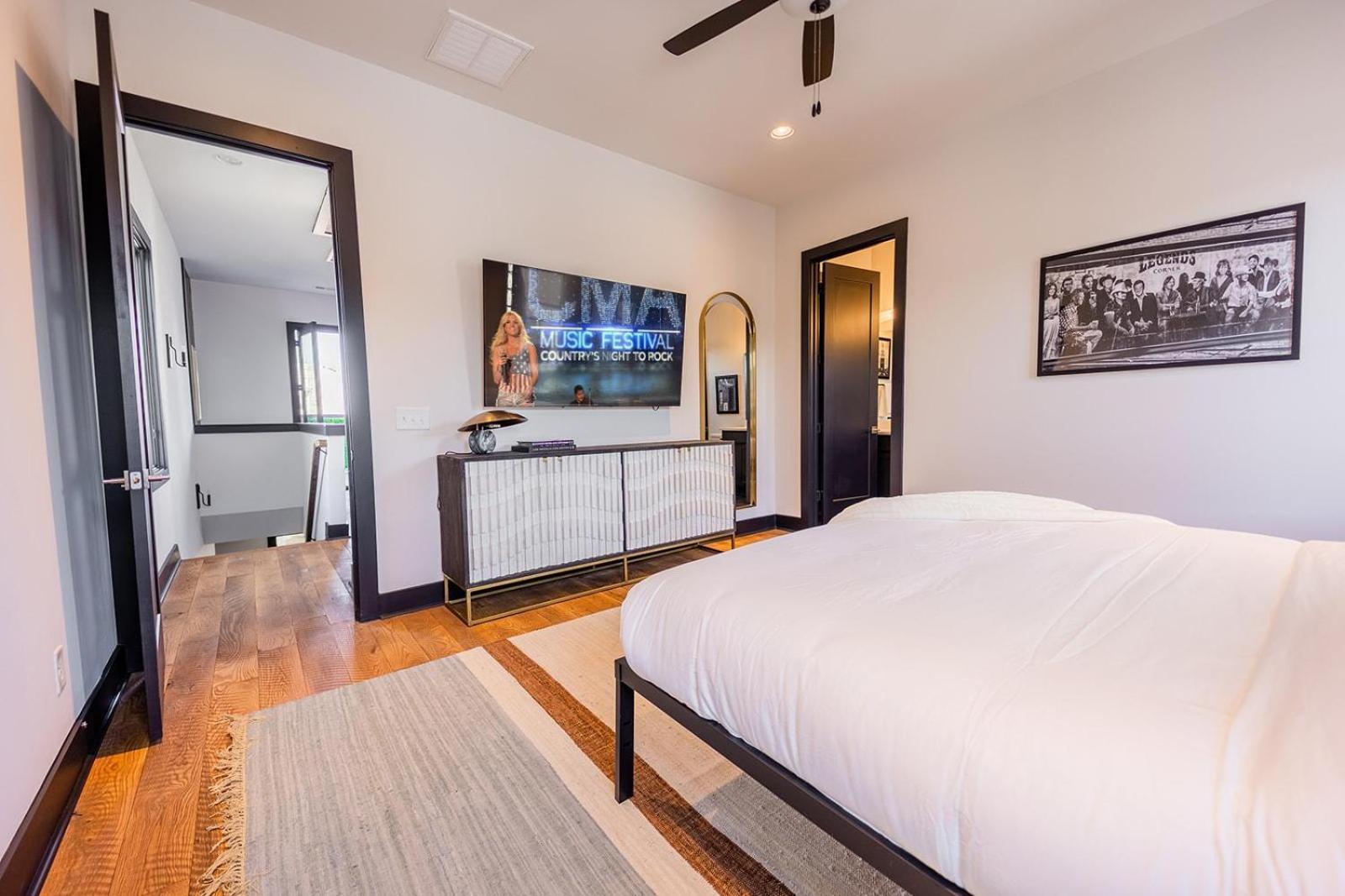 Holiday home Two Lavish Gulch Homes - Mins To Broadway