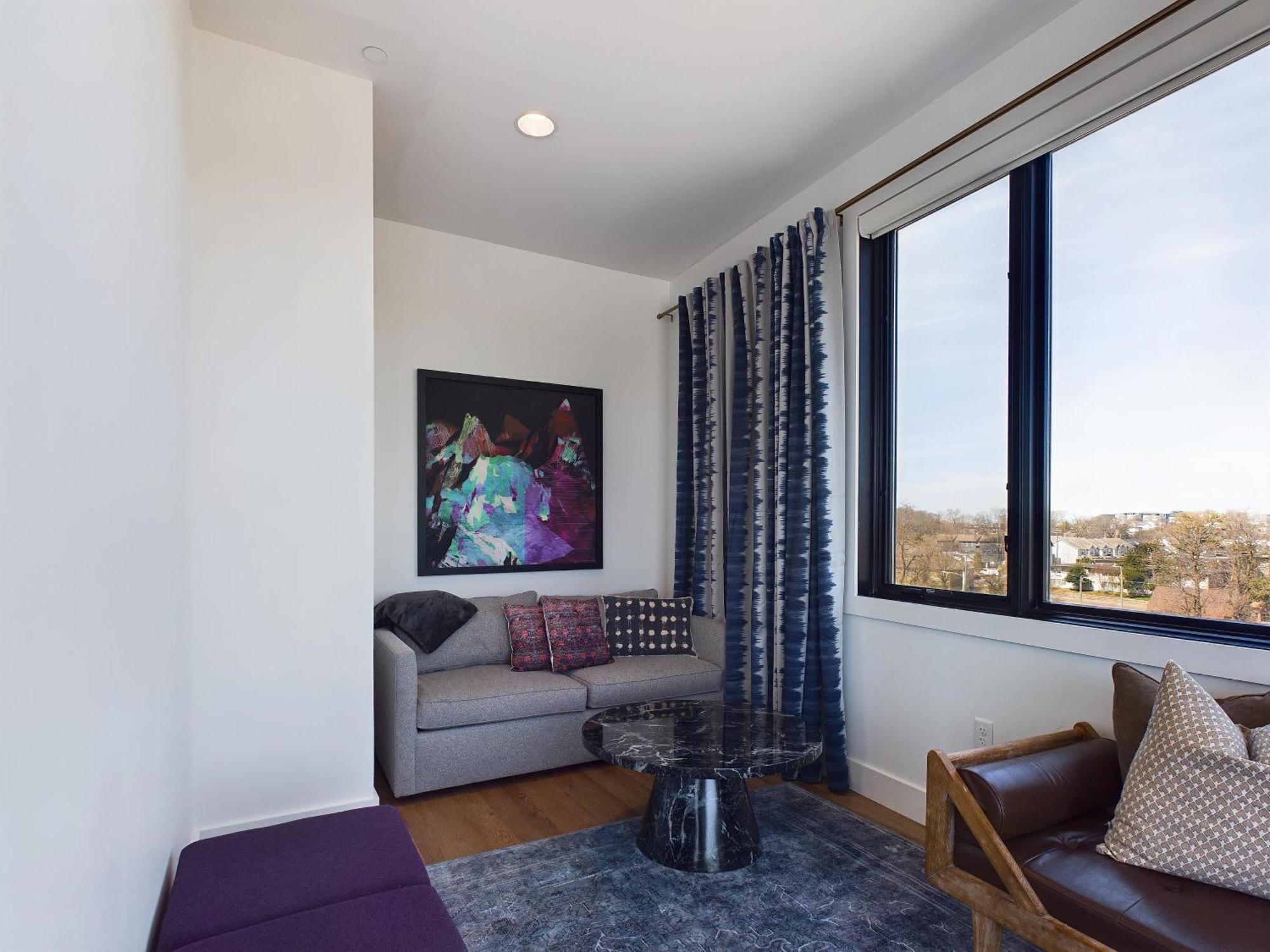 Foxy Skies - Private Rooftop - 5 Mins To Broadway *