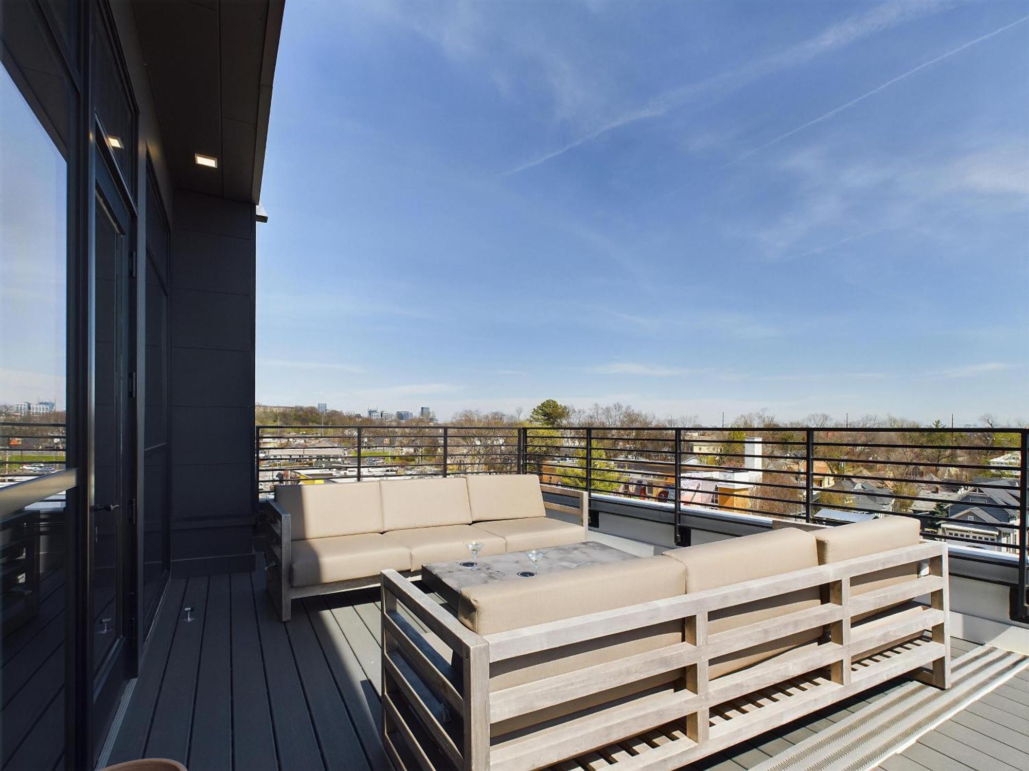 Foxy Skies - Private Rooftop - 5 Mins To Broadway Holiday home