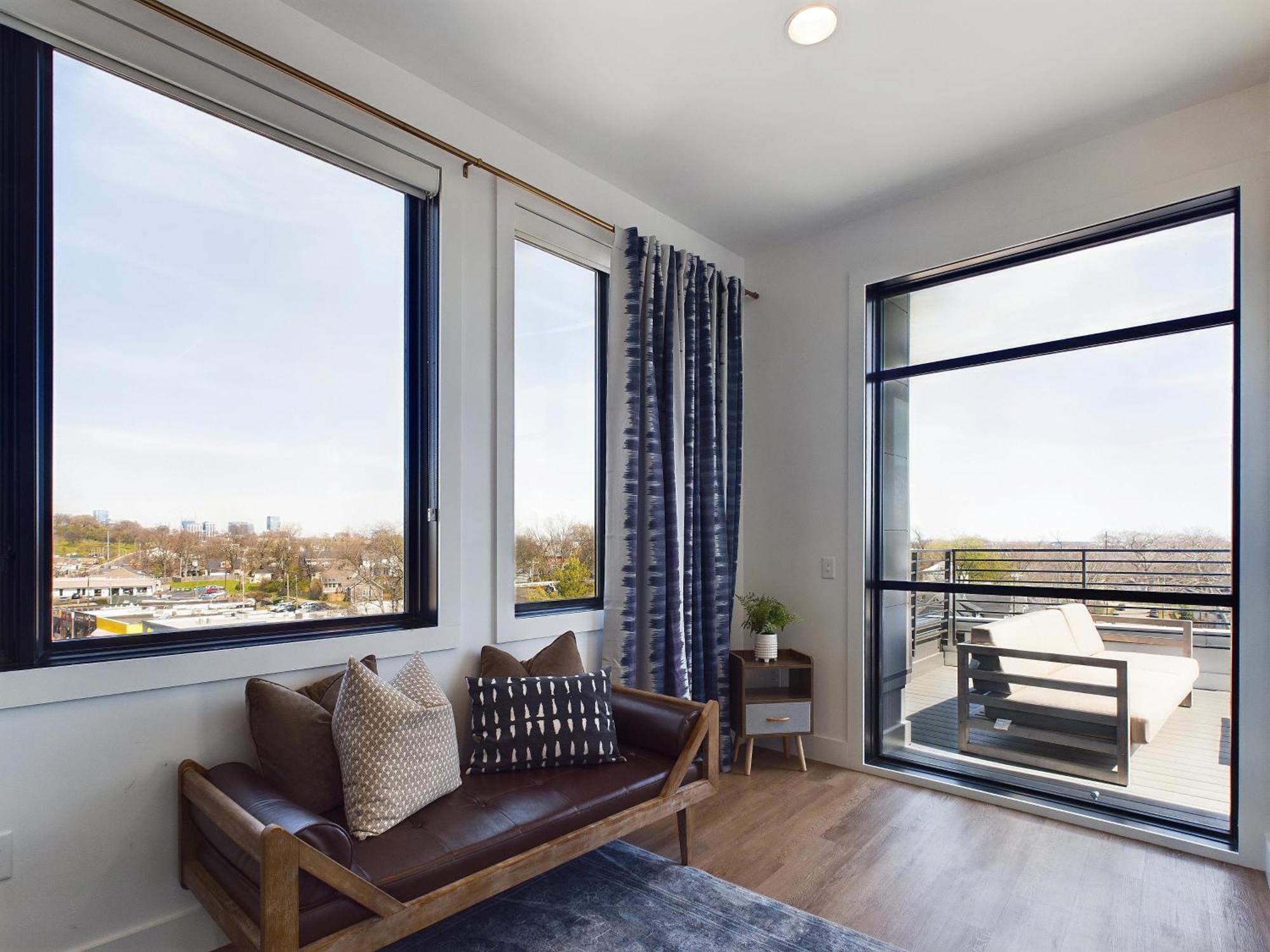 Foxy Skies - Private Rooftop - 5 Mins To Broadway