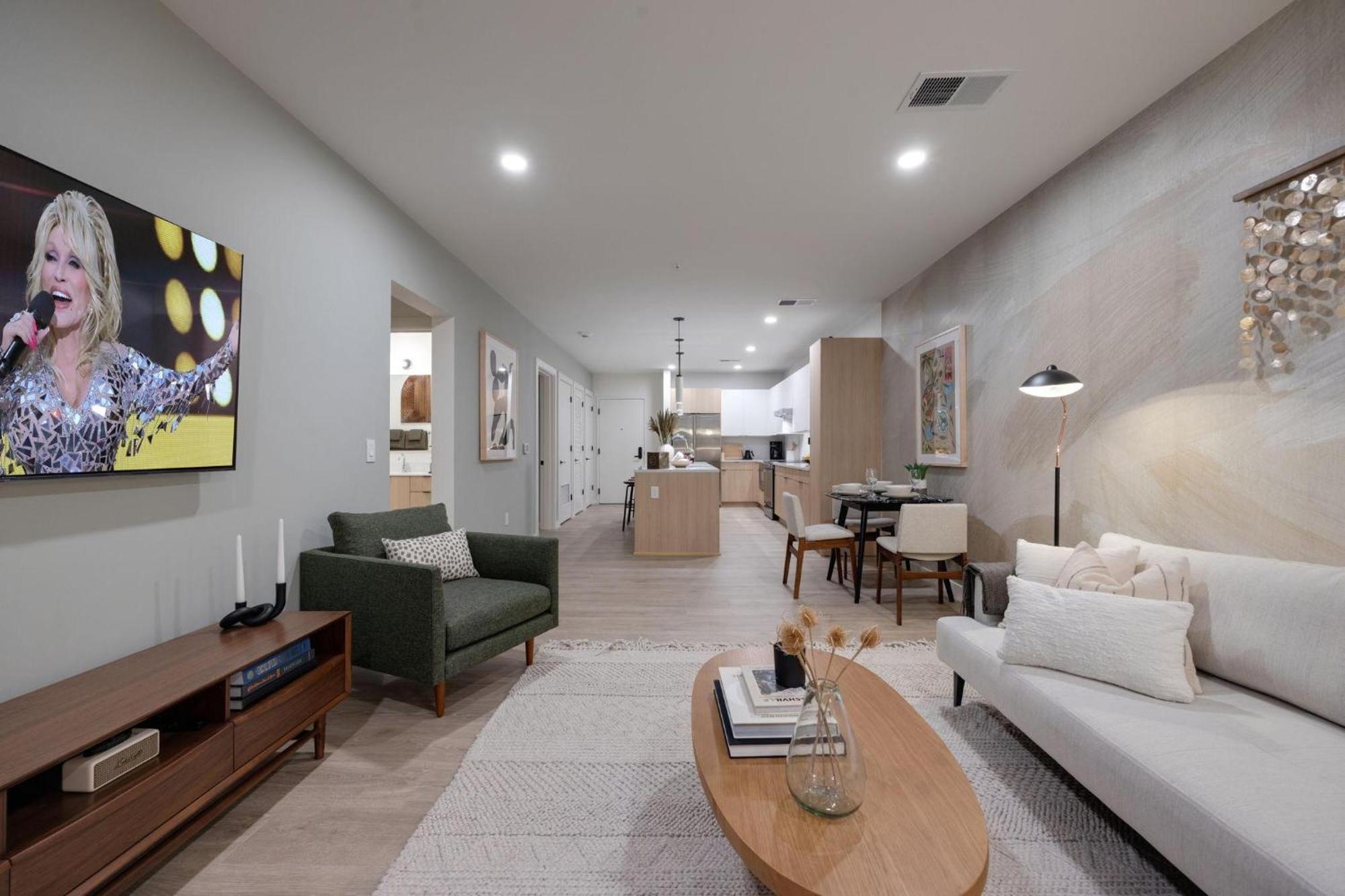 Hyve - Timber Blanc - Walk To Broadway Holiday home