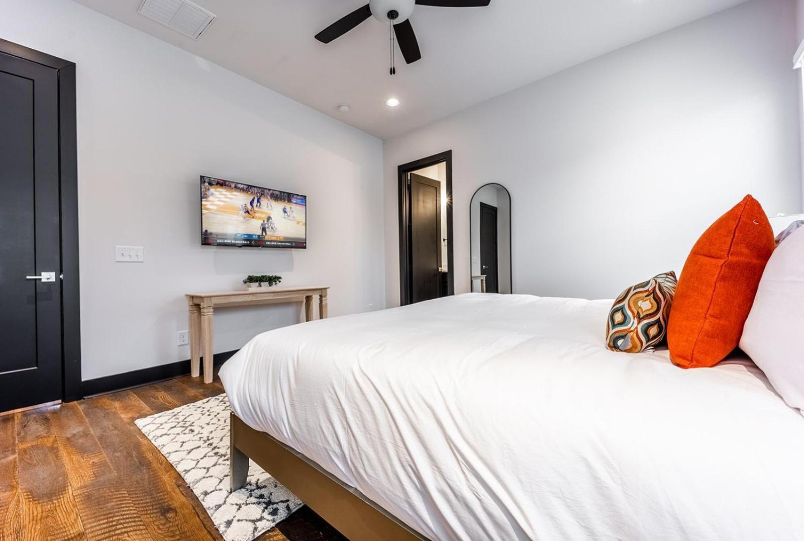3 Designer Gulch Homes - Rooftop Hot Tub - Sleeps 36 *
