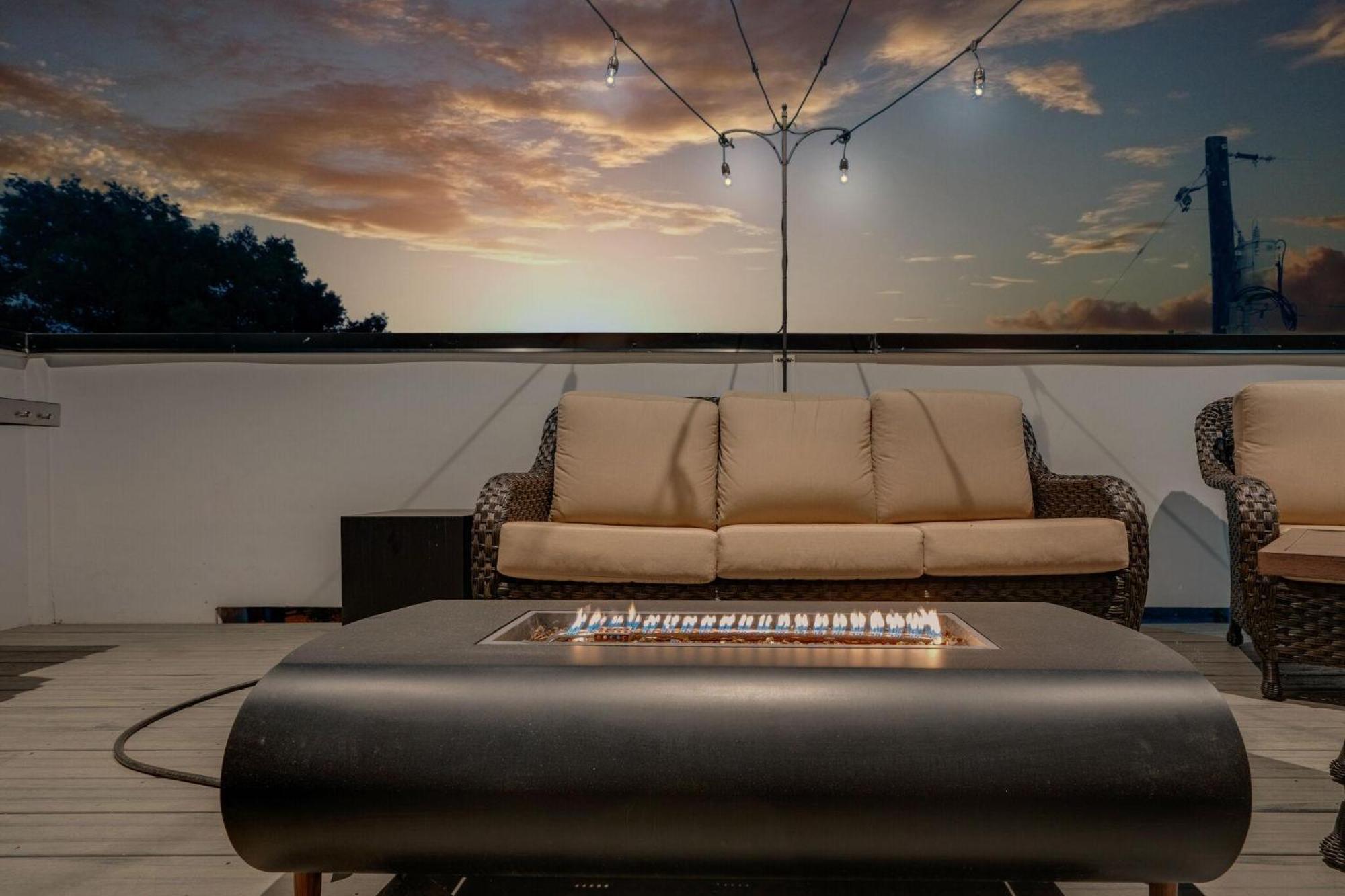 3 Designer Gulch Homes - Rooftop Hot Tub - Sleeps 36 *