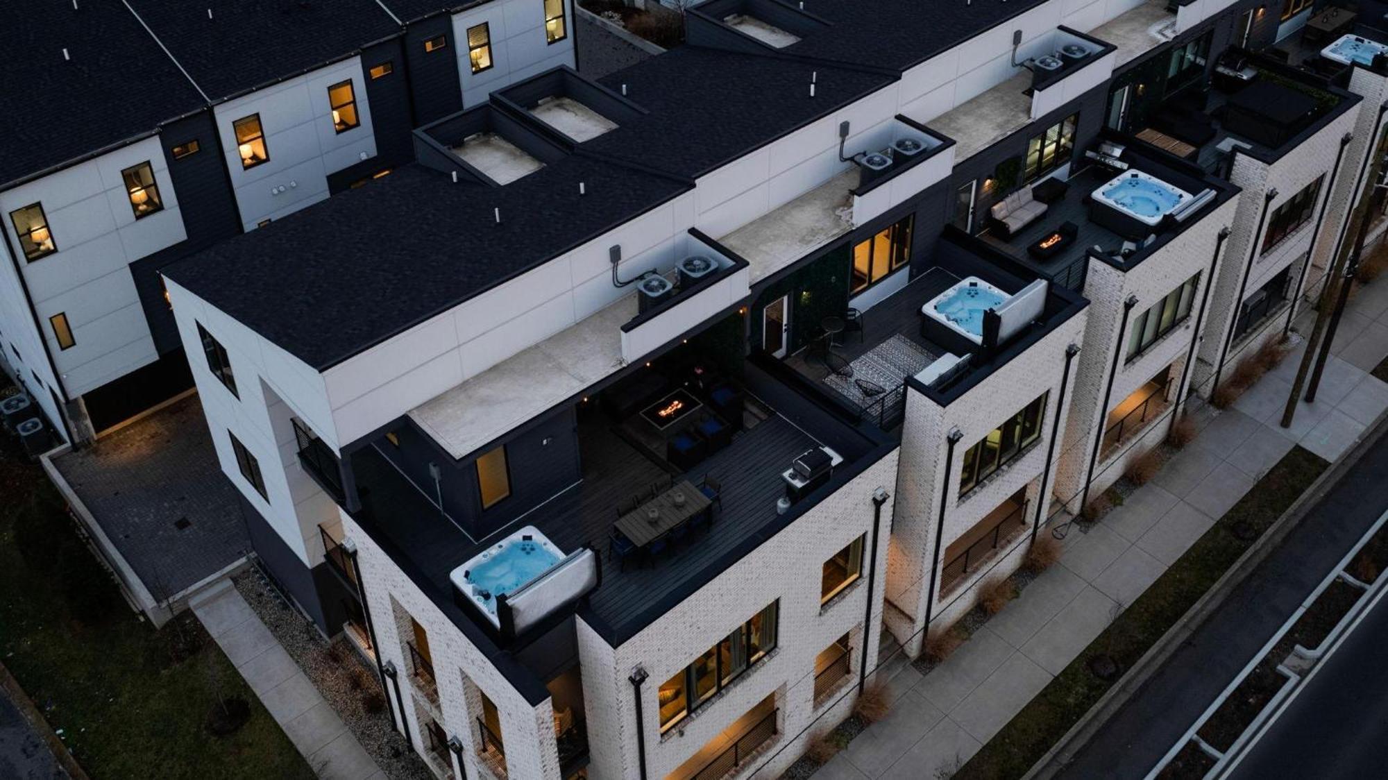 Holiday home 3 Designer Gulch Homes - Rooftop Hot Tub - Sleeps 36 *