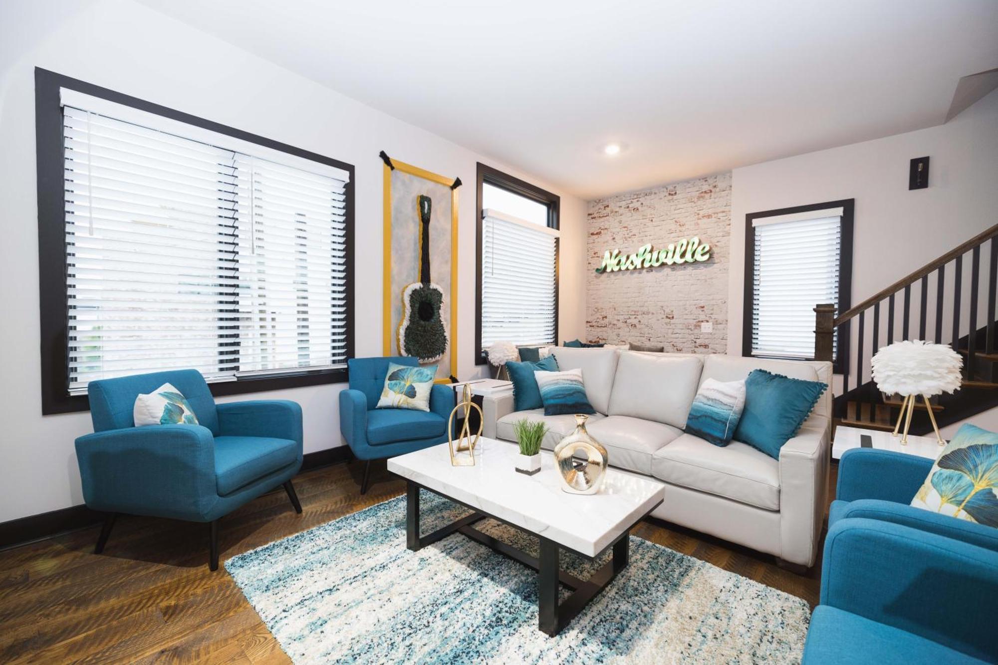 3 Designer Gulch Homes - Rooftop Hot Tub - Sleeps 36 Holiday home *