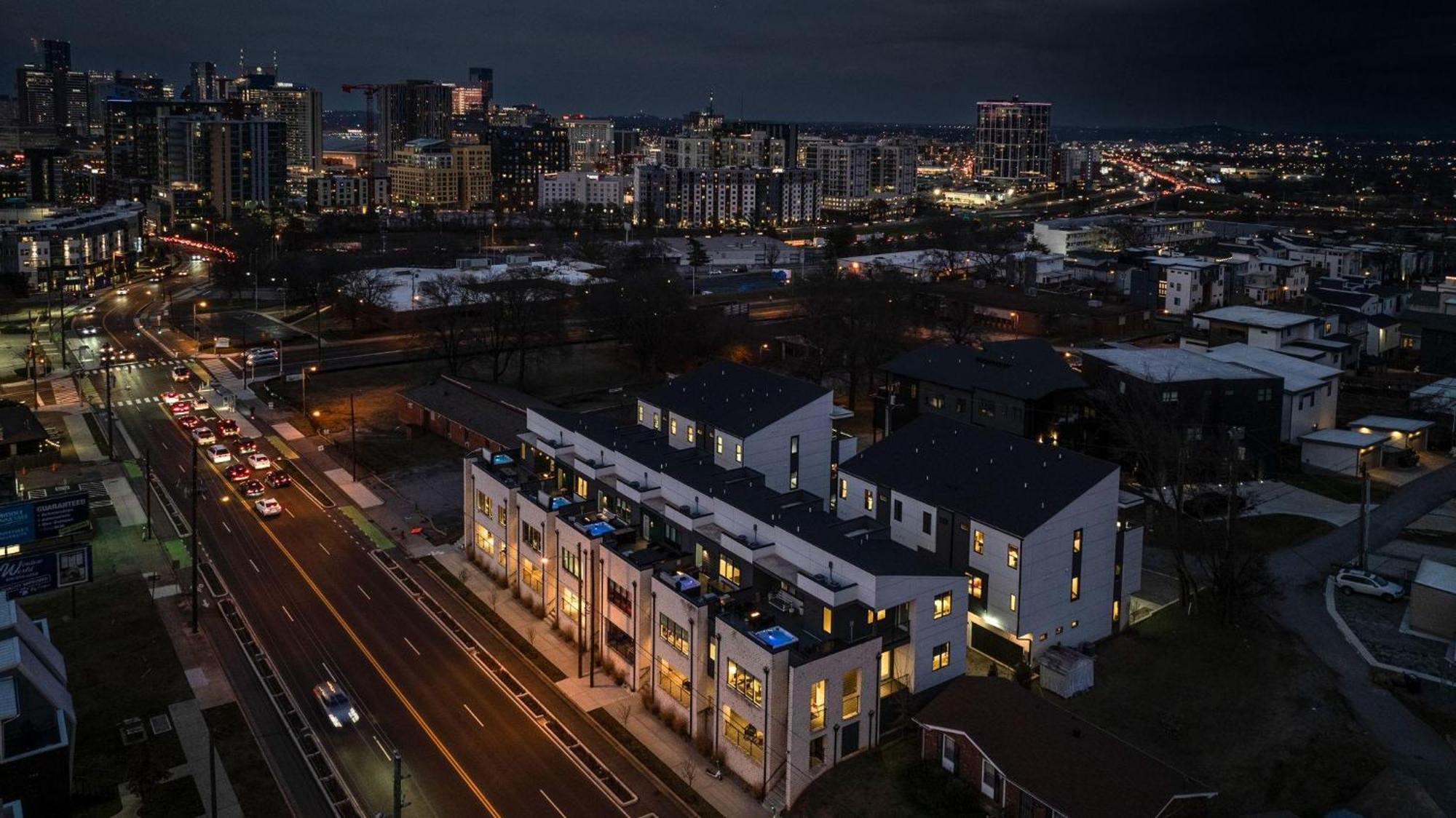 Luxe-tennessee Row-heart Of Gulch-mins To Broadway Holiday home Nashville