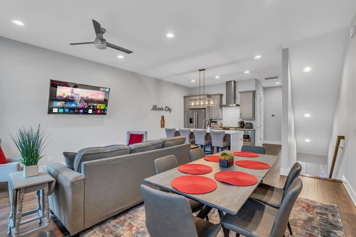 New Luxe 4br 12 Beds - Roofdeck Views - Chefs Kitchen Nashville