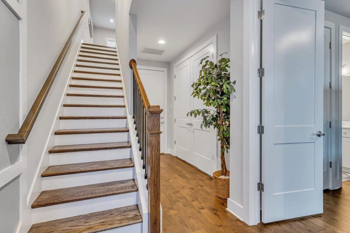 Holiday home New Luxe 4br 12 Beds - Roofdeck Views - Chefs Kitchen Nashville