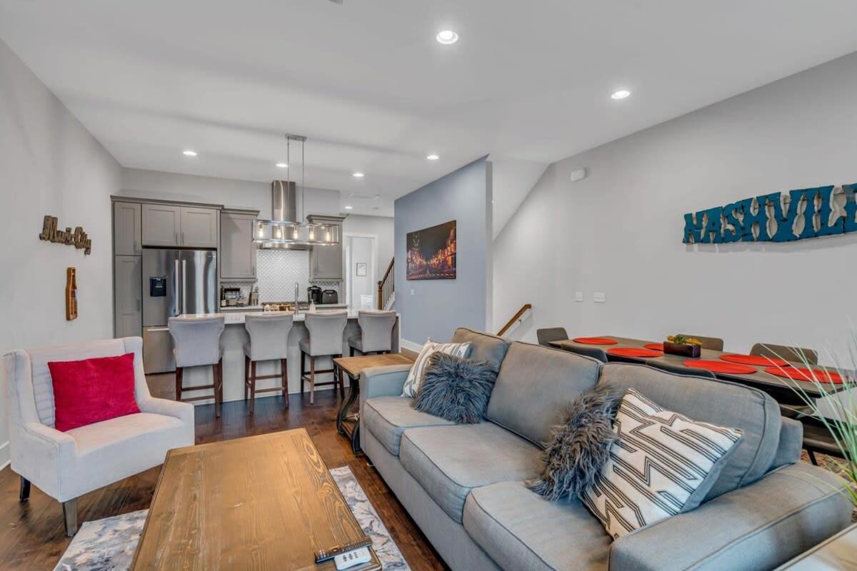 New Luxe 4br 12 Beds - Roofdeck Views - Chefs Kitchen Holiday home