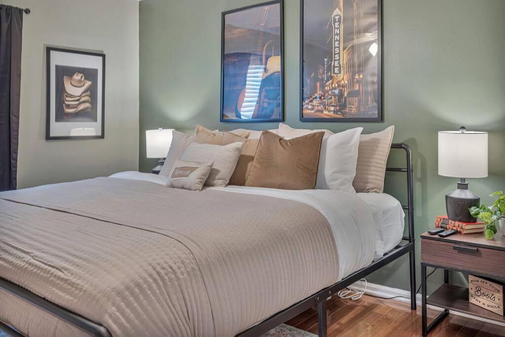 East Nash Local Dining Bars - Sleeps 6 * Nashville