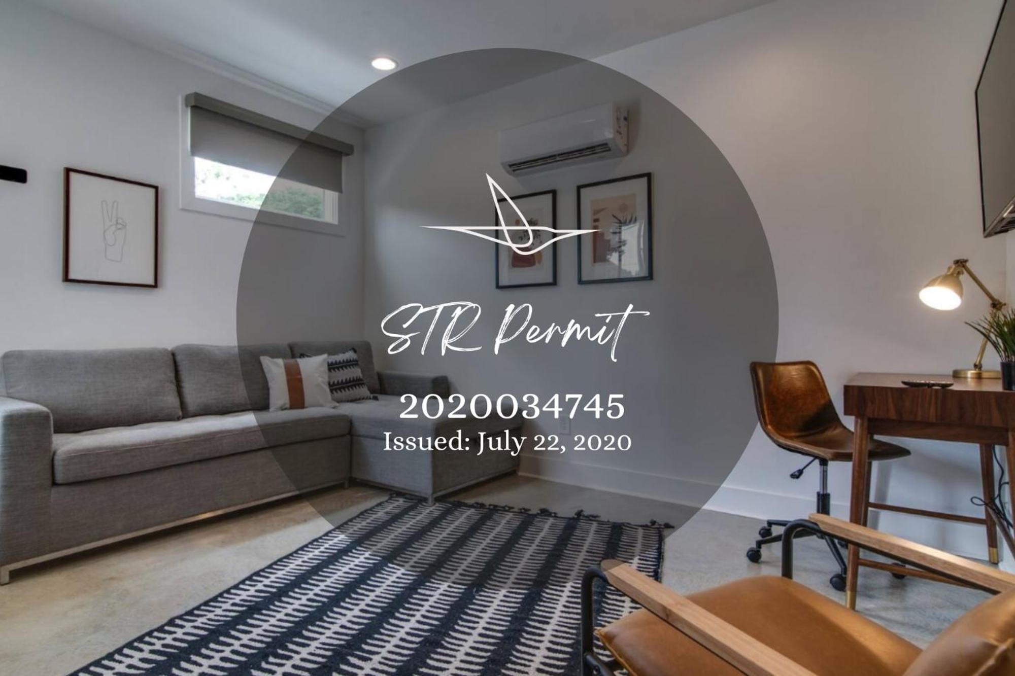 Holiday home Stylish East Nash Townhouse, Walk To Favorite Eats, Cozy Den, Workspace, Smart Tvs & Fast Wifi, Full Kitchen, Garage & 24 Hr Hospitality, Near Mas Tacos, Rosepepper & Five Points, 10 Min To Broadway