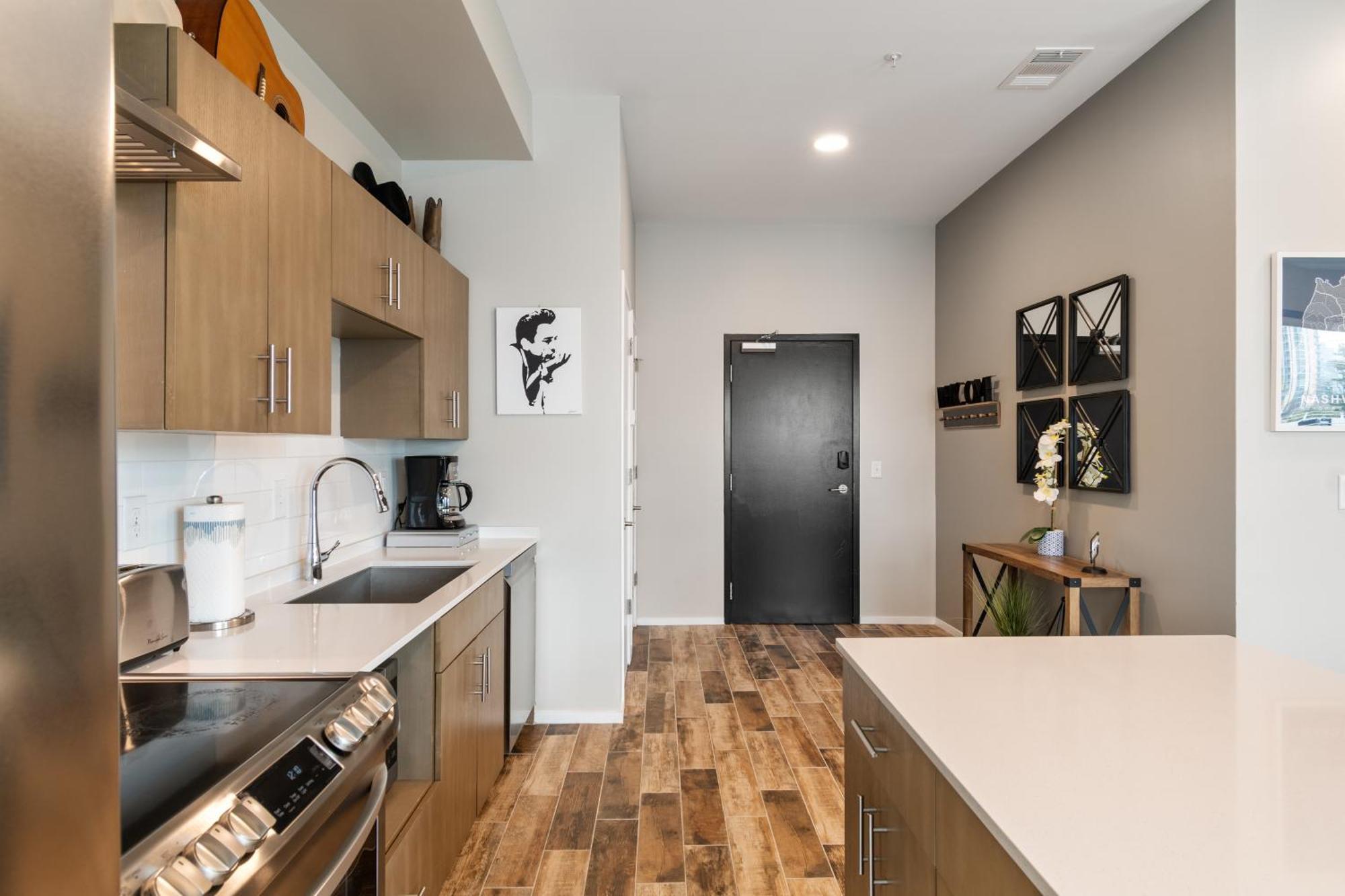 Modern, Music Row, Central, Pool, Gym