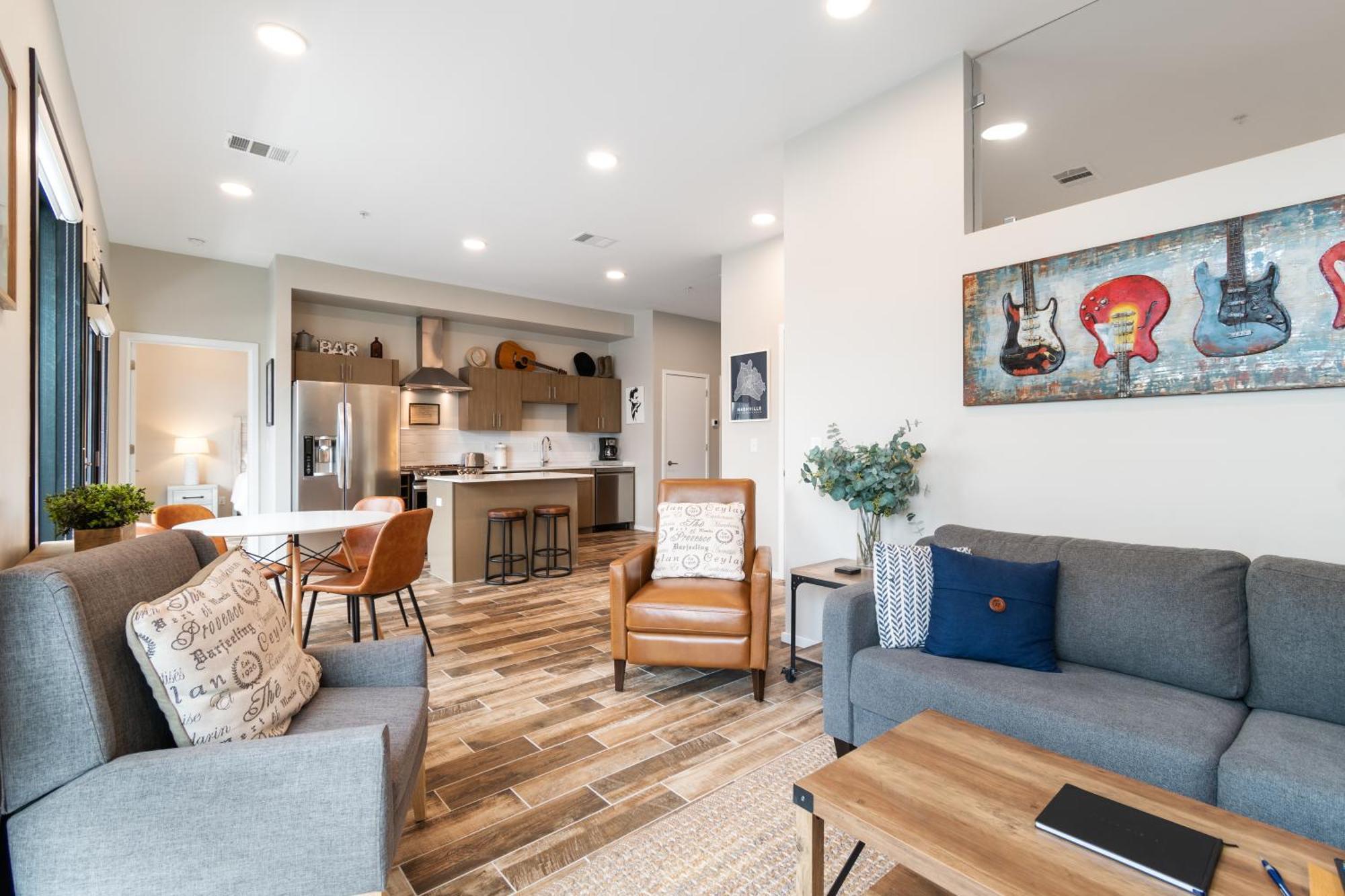 Holiday home Modern, Music Row, Central, Pool, Gym *