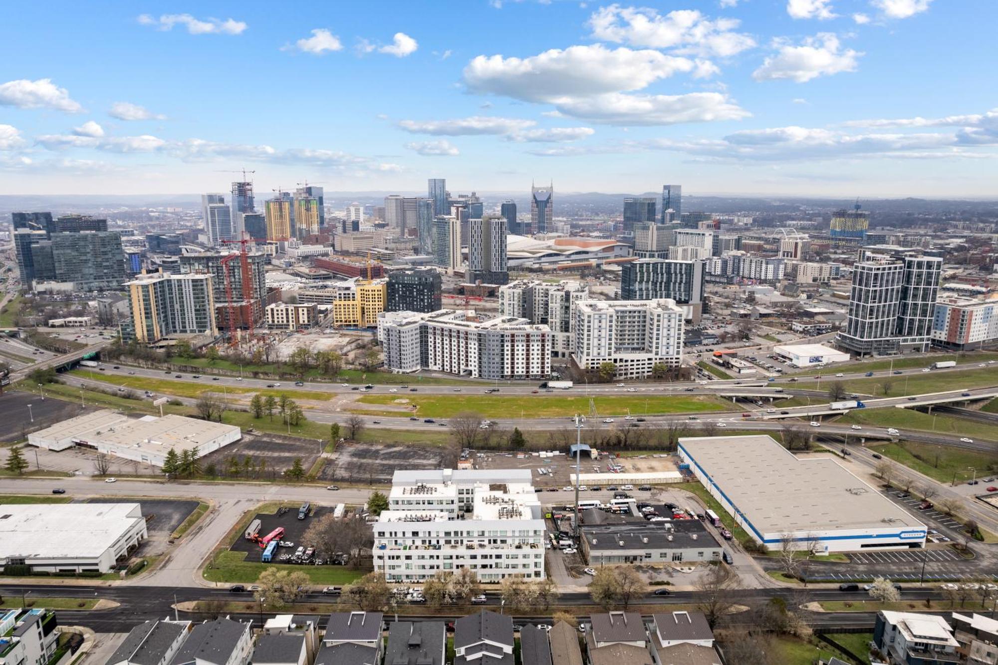 Holiday home Modern, Music Row, Central, Pool, Gym *