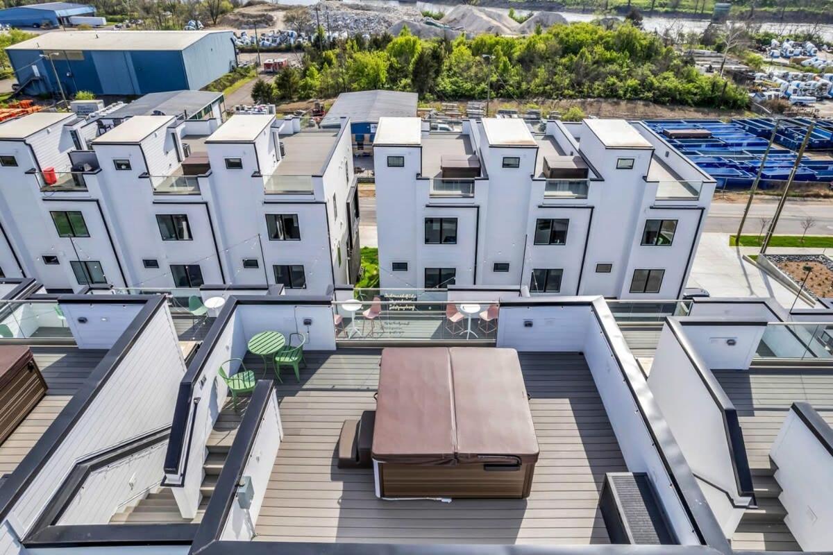 New Nash Eras - Rooftop Decks With Hot Tub - 15 Beds Nashville