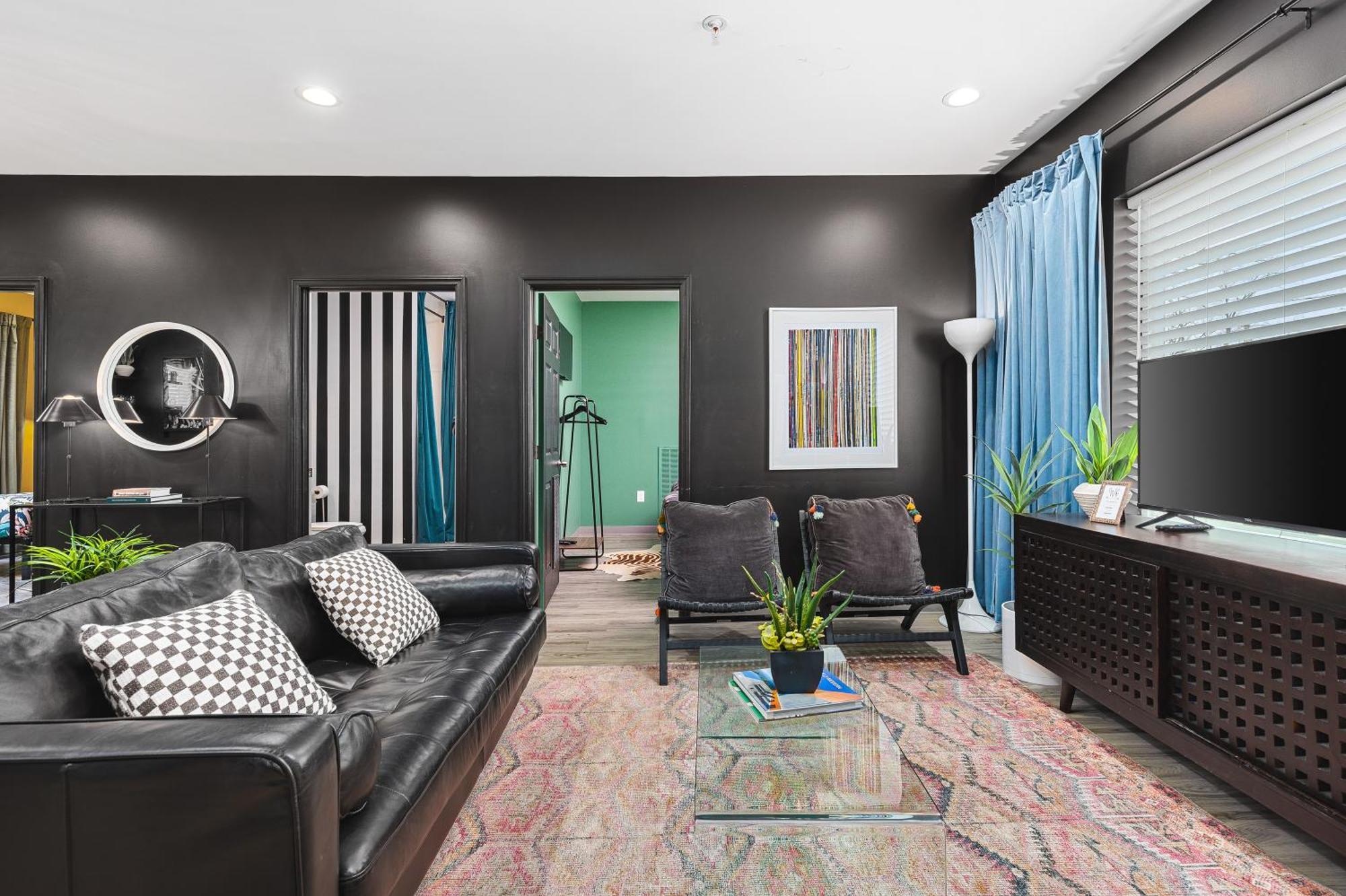 8 Beds 4 Bedroom Walk To Restaurants, Bars And Coffee