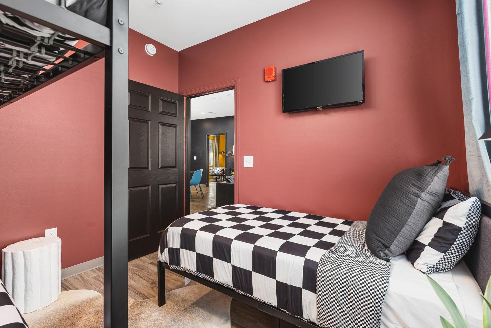 8 Beds 4 Bedroom Walk To Restaurants, Bars And Coffee Apartment Nashville