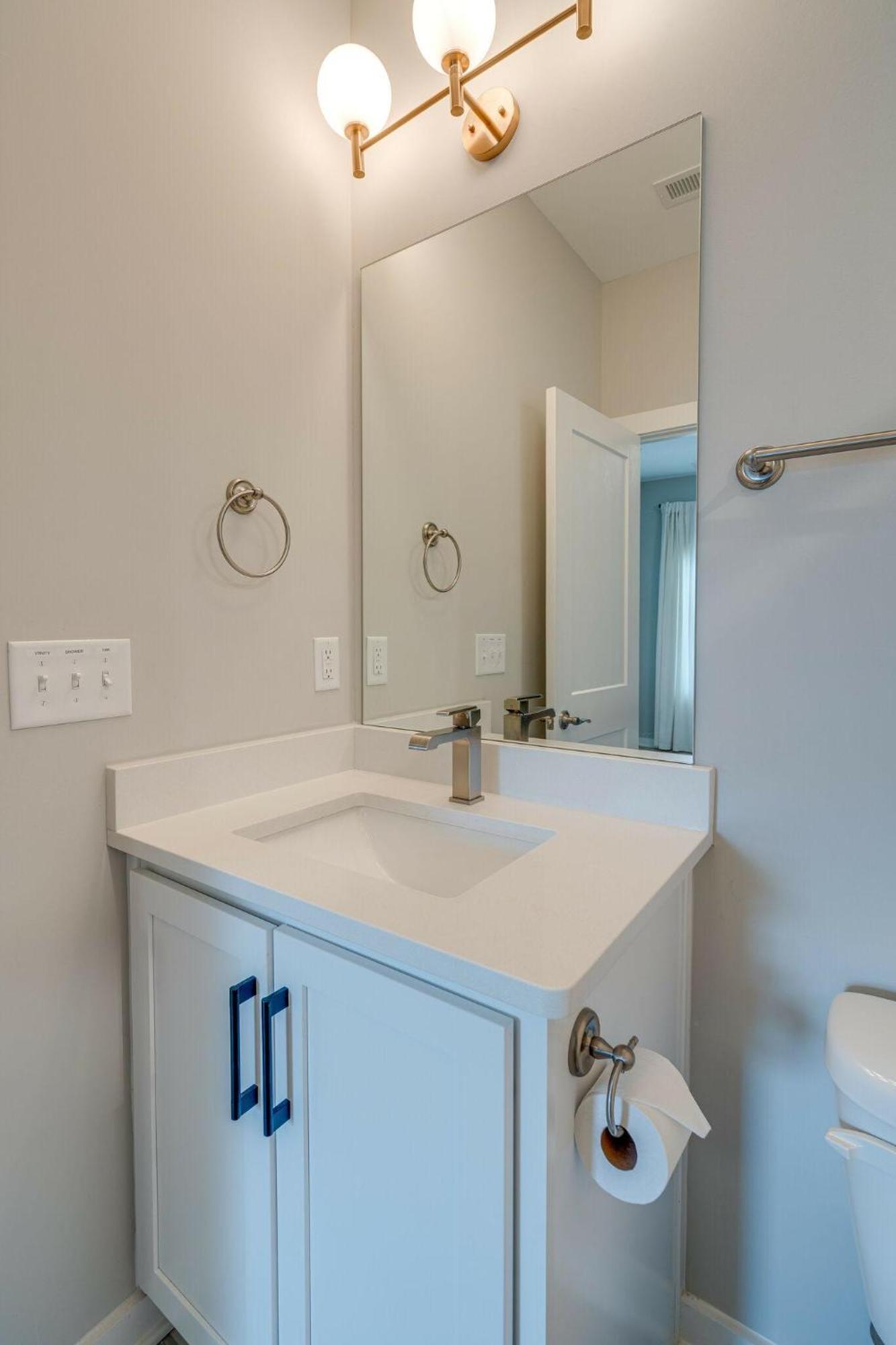 - 1308 Montgomery Ave Unit 2