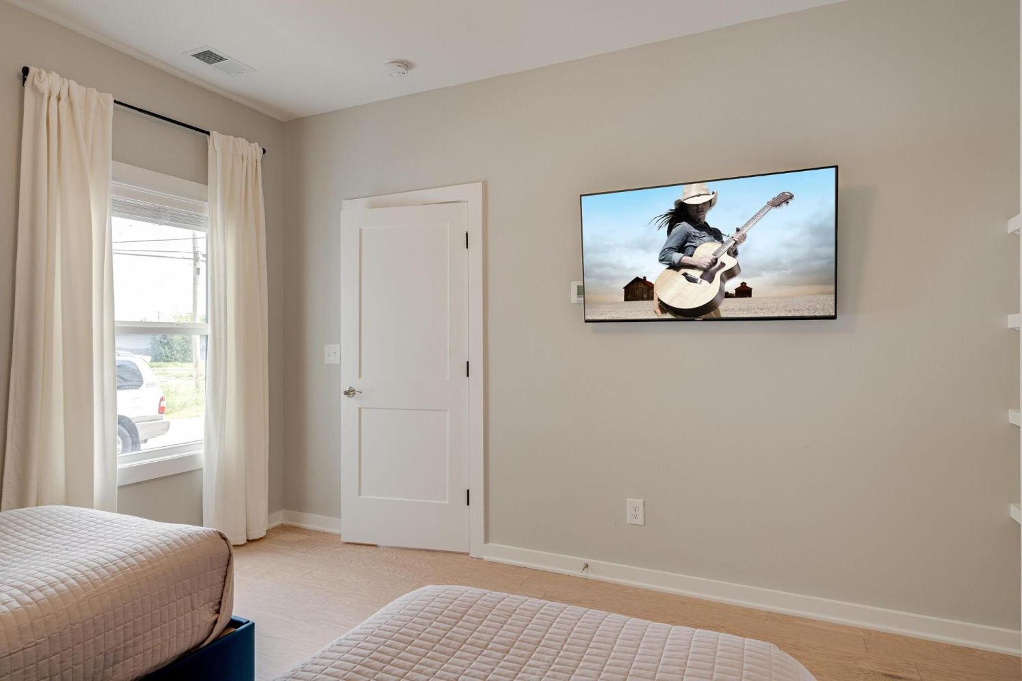 Holiday home - 1308 Montgomery Ave Unit 2 *