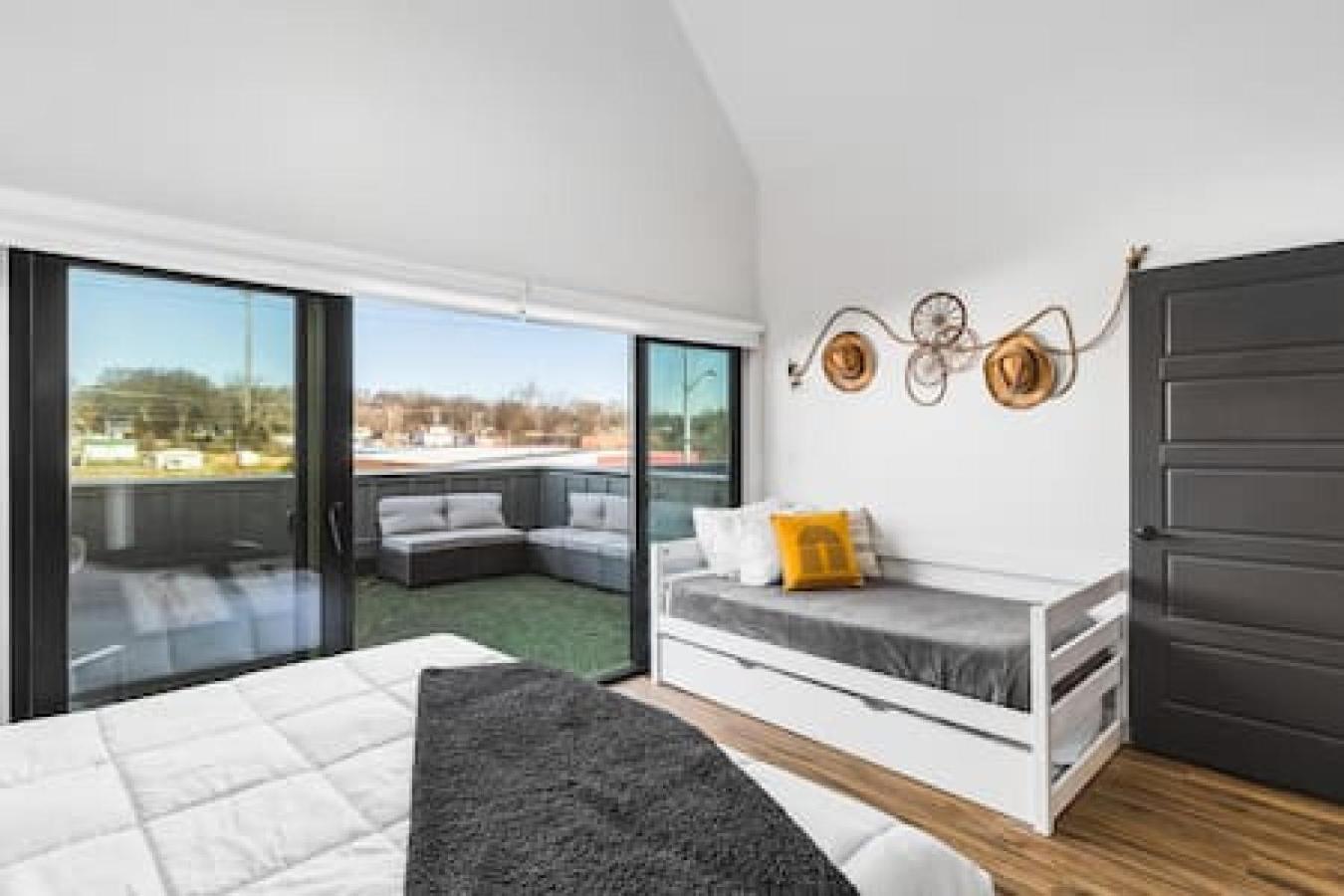 Rooftop Deck Patio And Garage Walk To Restaurants Coffee Brewery Nashville