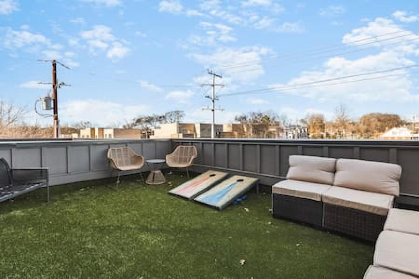 Holiday home Rooftop Deck Patio And Garage Walk To Restaurants Coffee Brewery