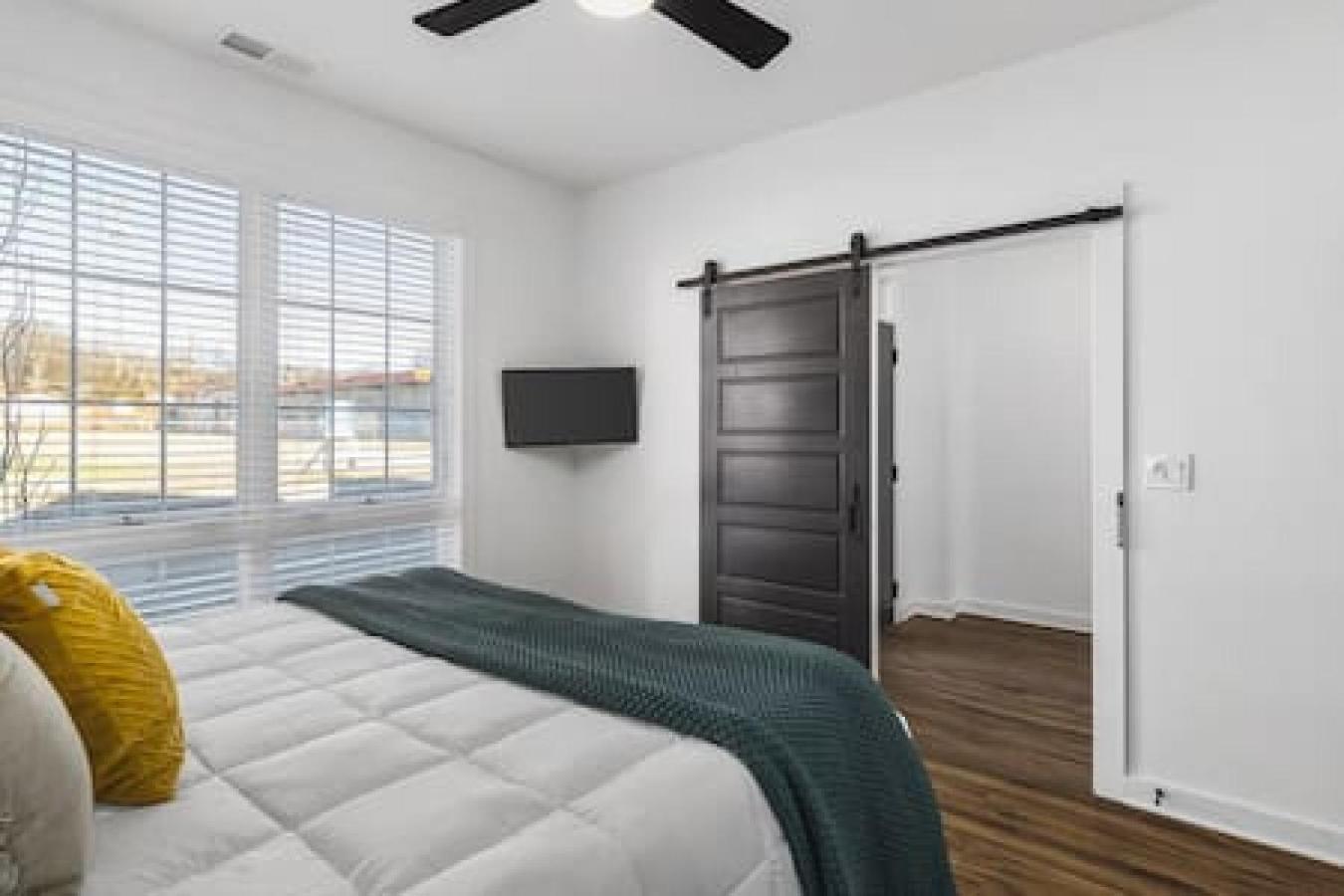 Holiday home Rooftop Deck Patio And Garage Walk To Restaurants Coffee Brewery *