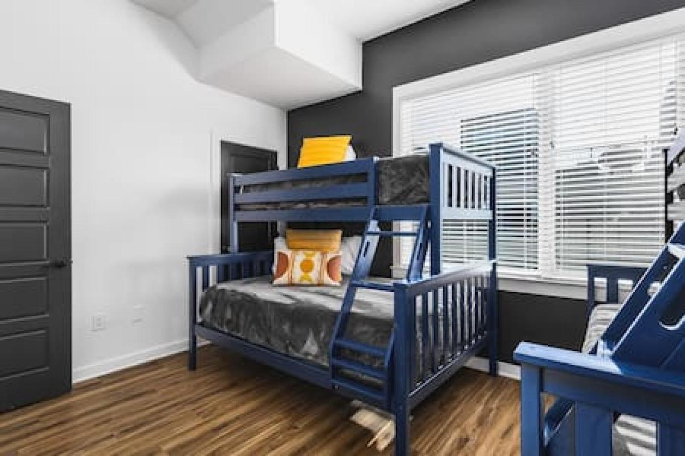 Rooftop Deck Patio And Garage Walk To Restaurants Coffee Brewery Holiday home