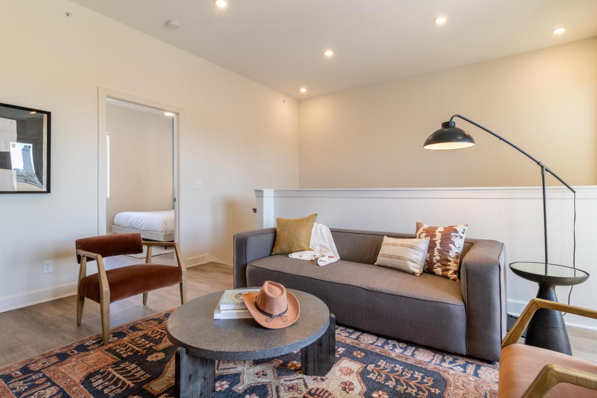 The Conway 5 Bedroom Buyout W Deck In Music City * Nashville