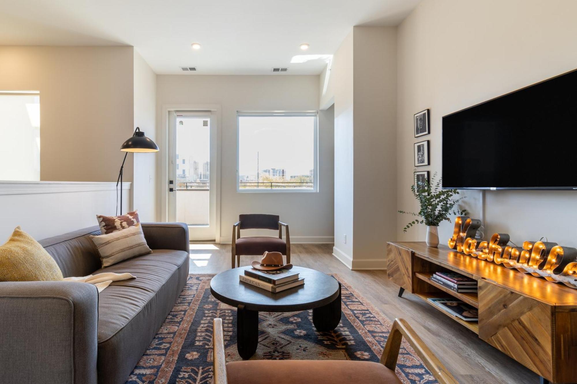 The Conway 5 Bedroom Buyout W Deck In Music City * Nashville