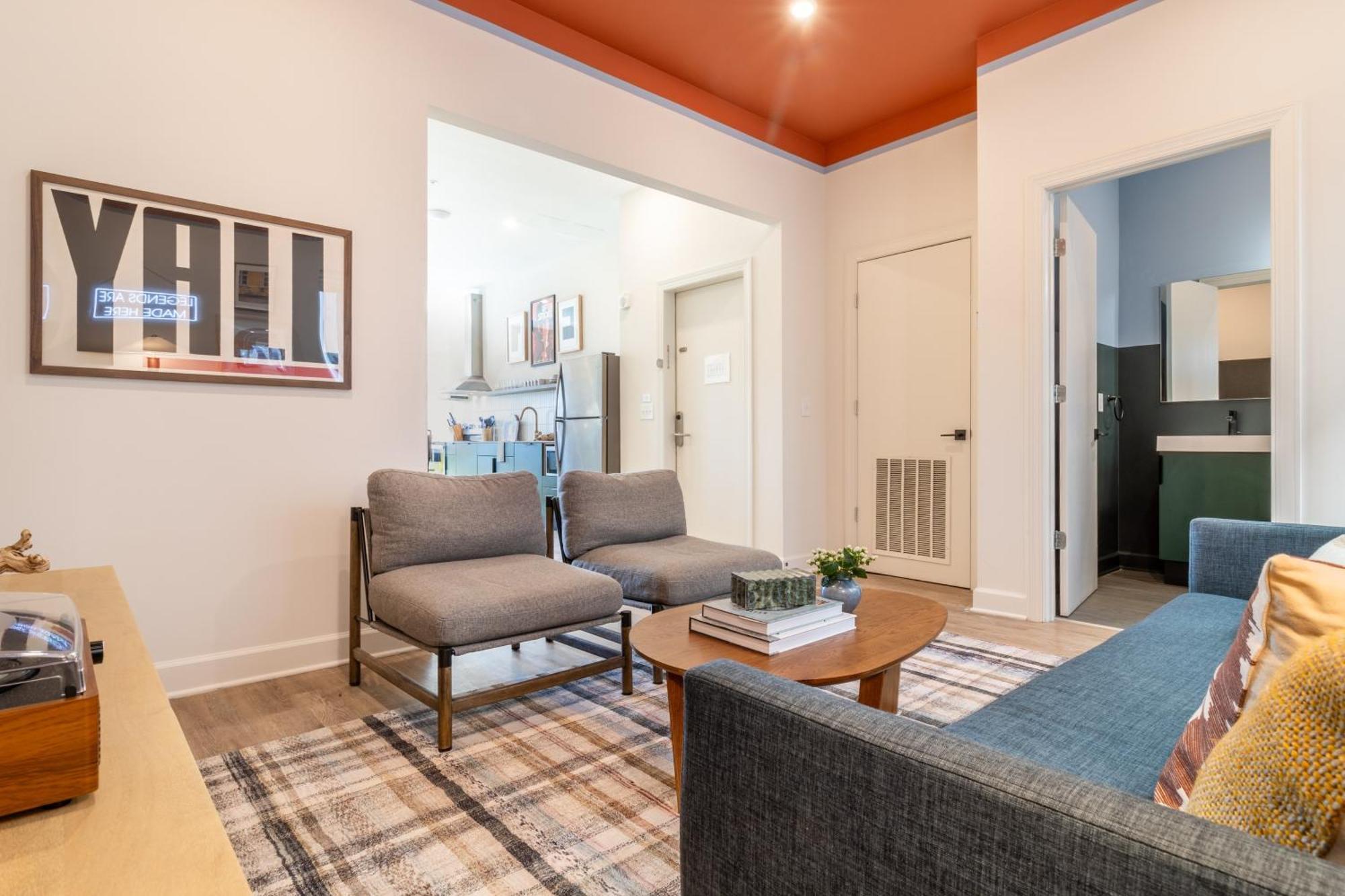 Holiday home The Conway 5 Bedroom Buyout W Deck In Music City *