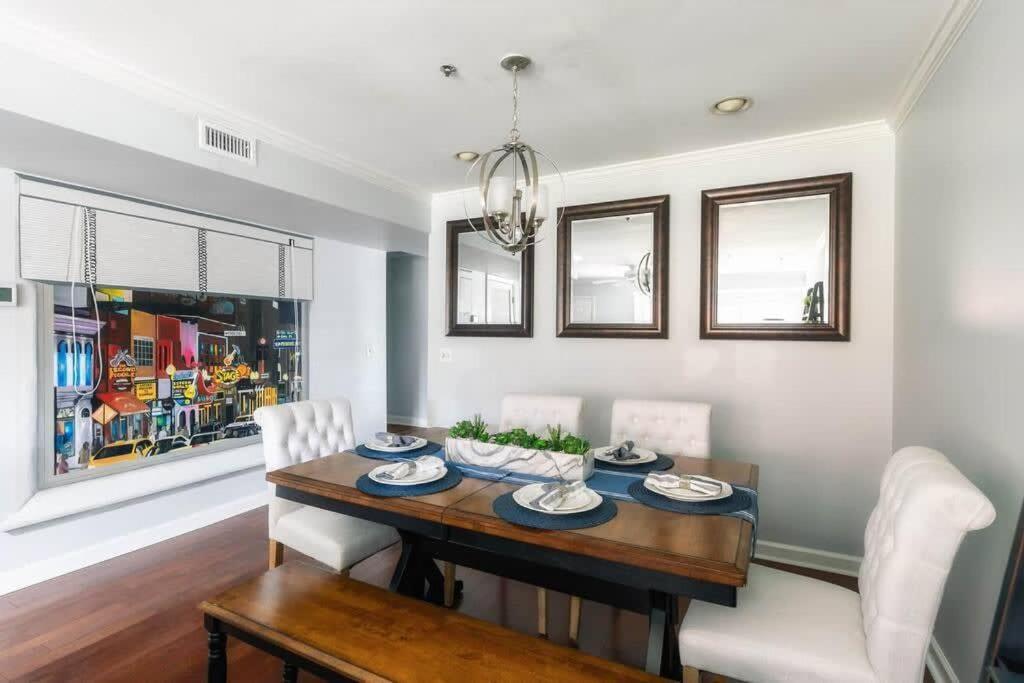 Walk To Broadway Charming Modern Historic Townhome * Nashville