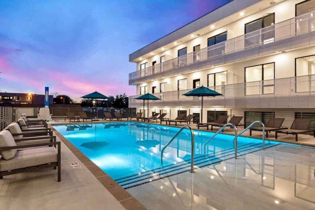 Stylish Downtown W/ Pool & Parking Nashville