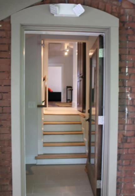 East Upstairs Apartment, One Queen Br, 2 Twin Br,1bath In Five Points, Close To Downtown * Nashville