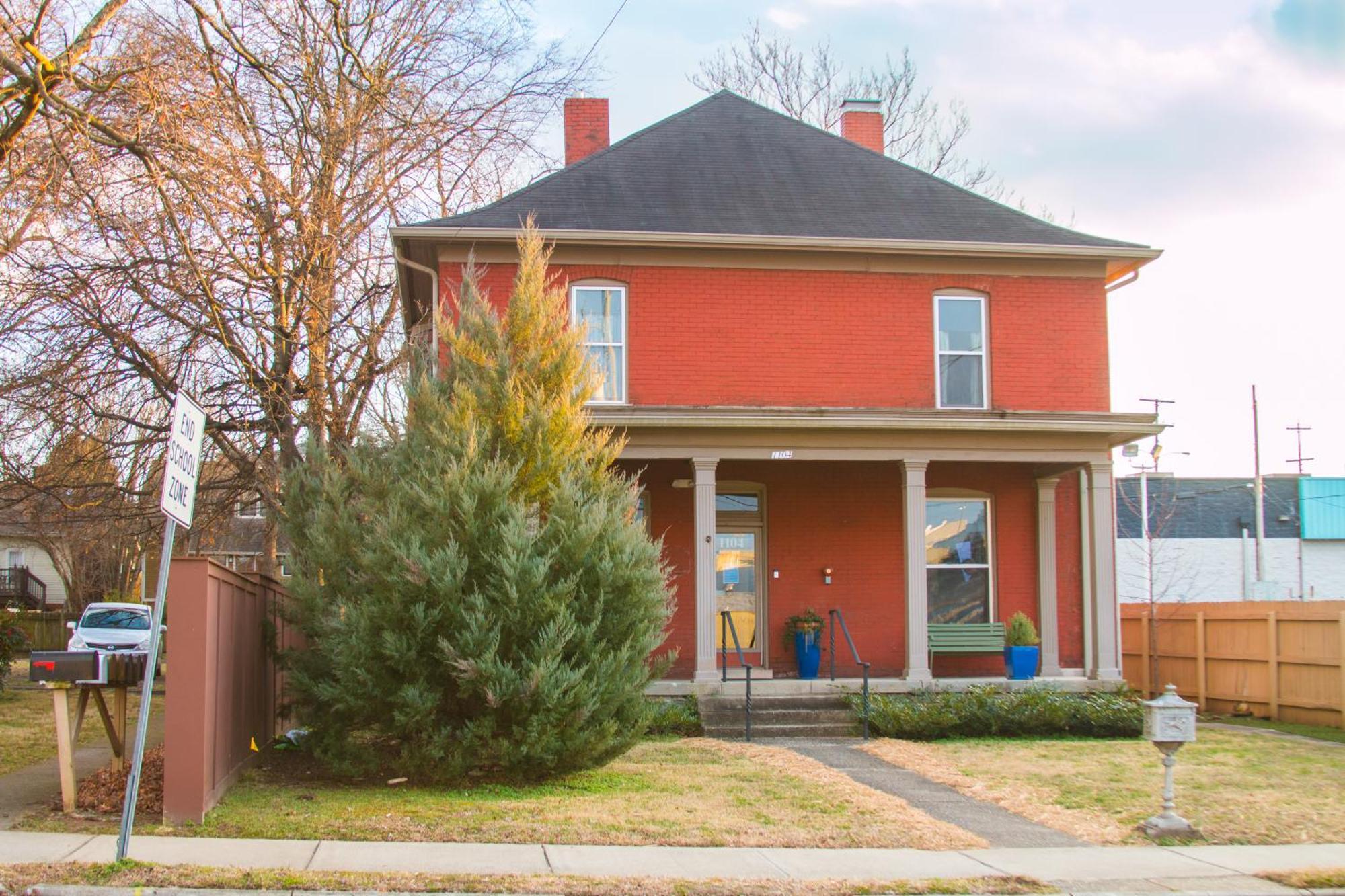 East Upstairs Apartment, One Queen Br, 2 Twin Br,1bath In Five Points, Close To Downtown Apartment Nashville